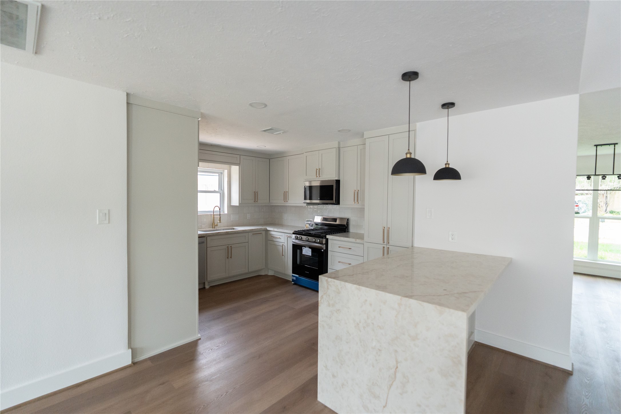 4531 Hickory Downs Drive Property Photo 4