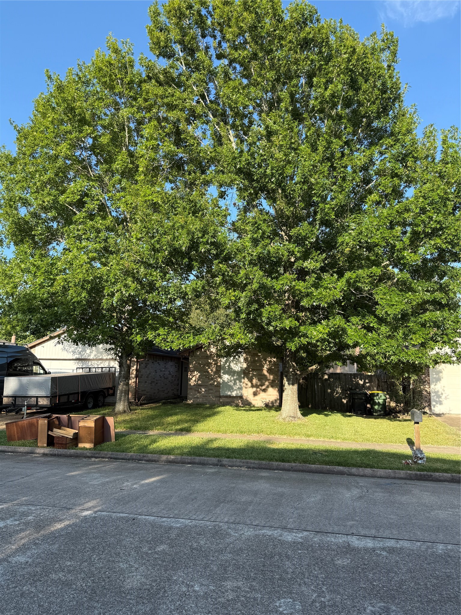 1127 W Brompton Drive Property Photo 1