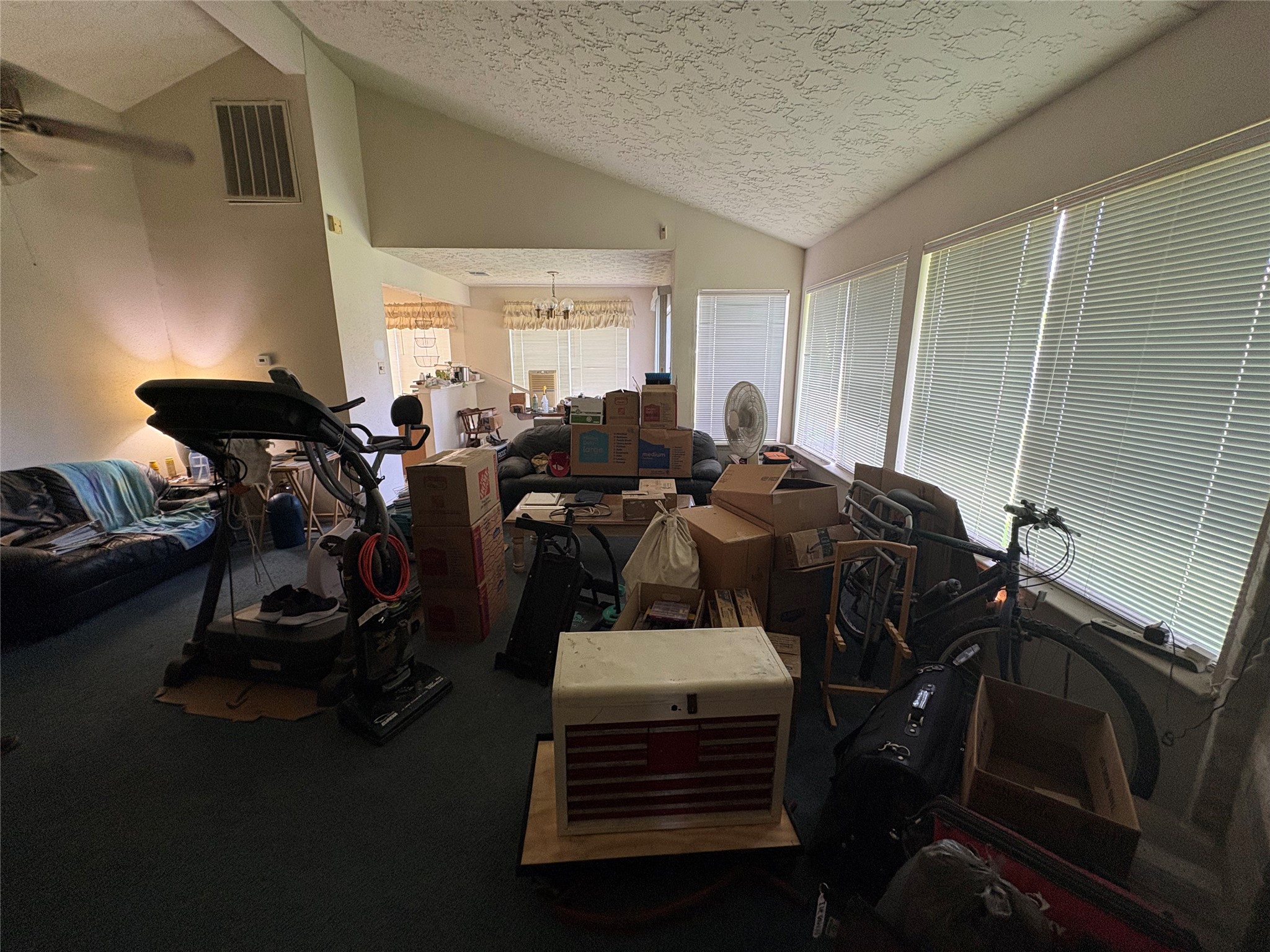 1127 W Brompton Drive Property Photo 3