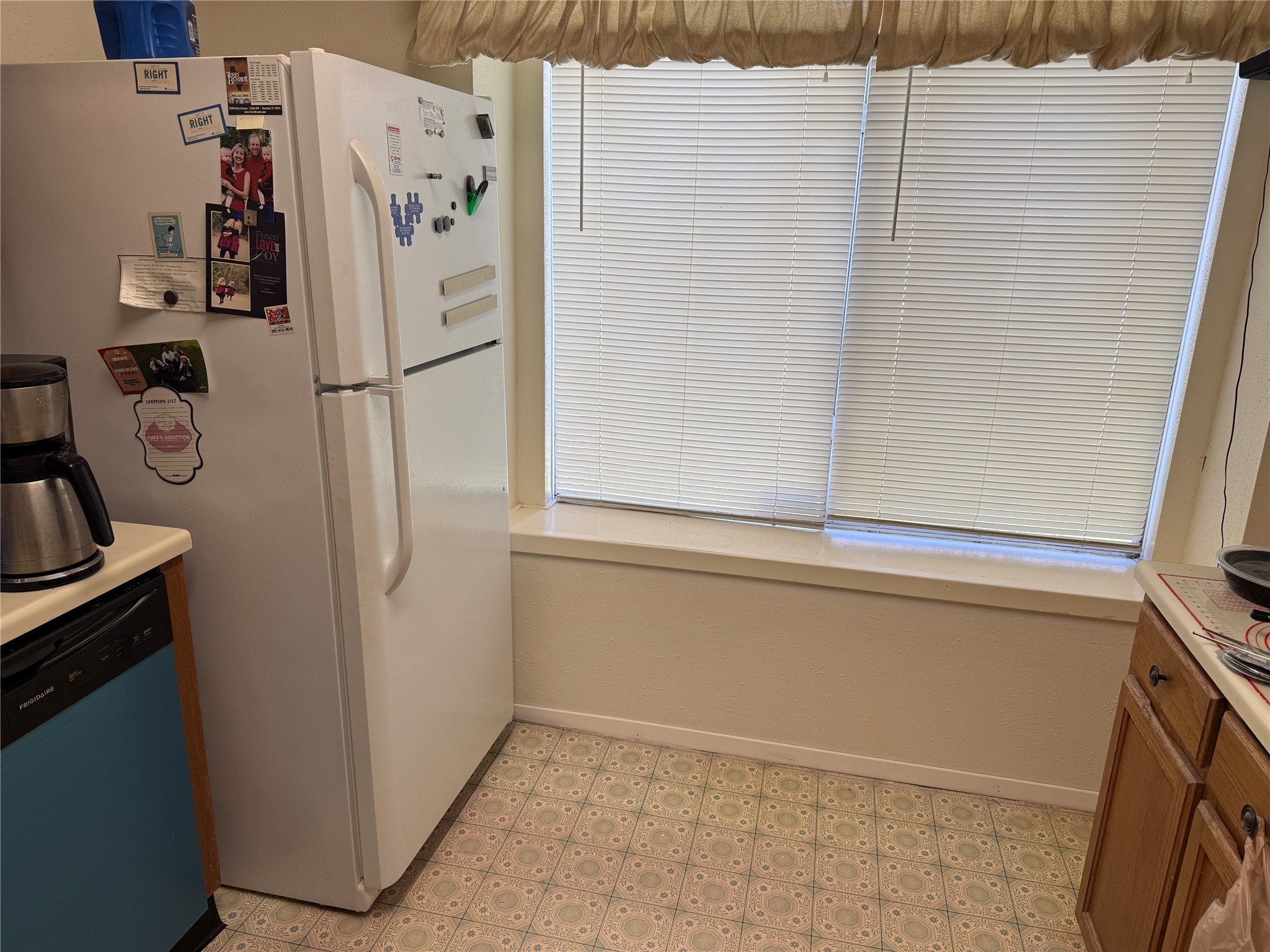 1127 W Brompton Drive Property Photo 5