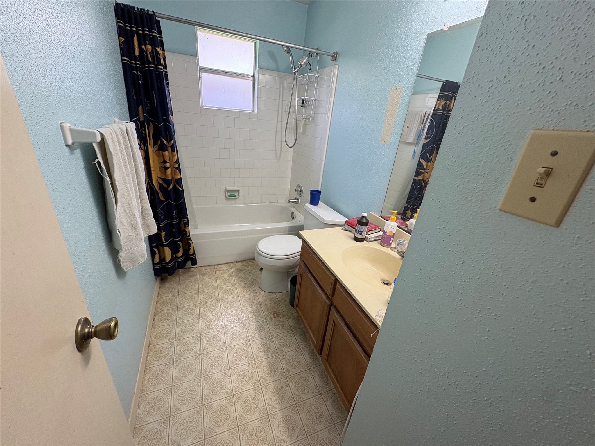 1127 W Brompton Drive Property Photo 8