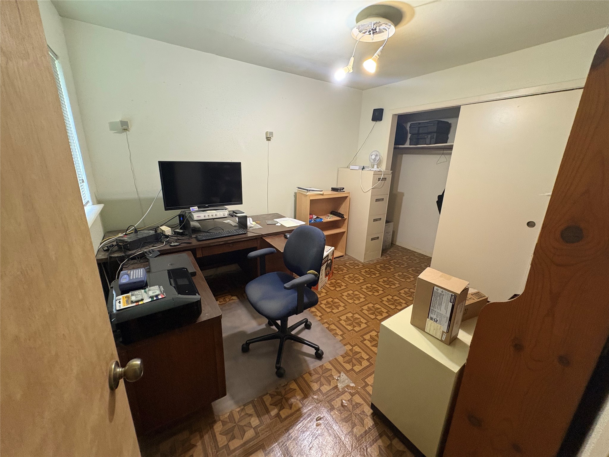 1127 W Brompton Drive Property Photo 9