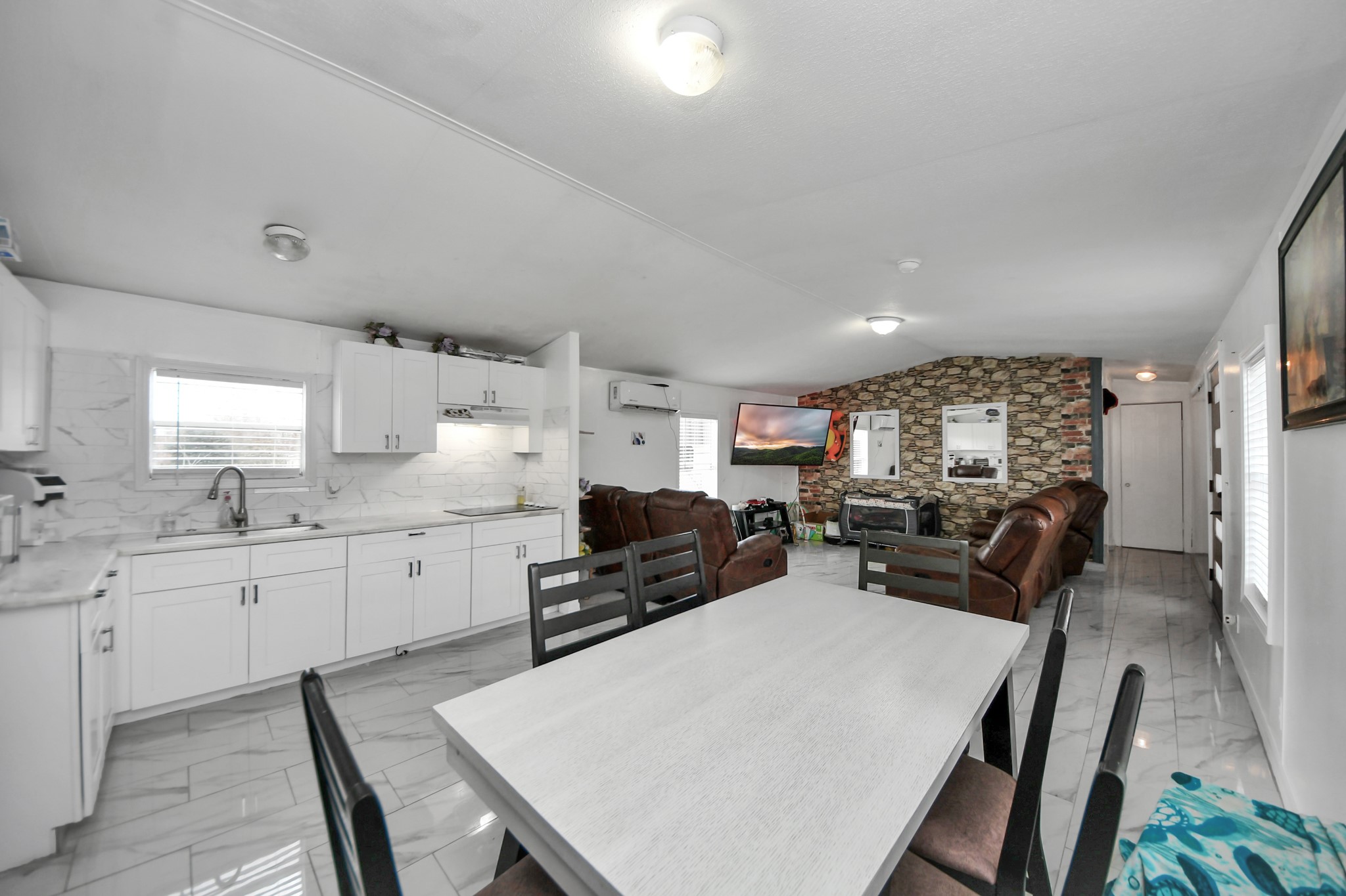 411 County Road 3556 Property Photo 1