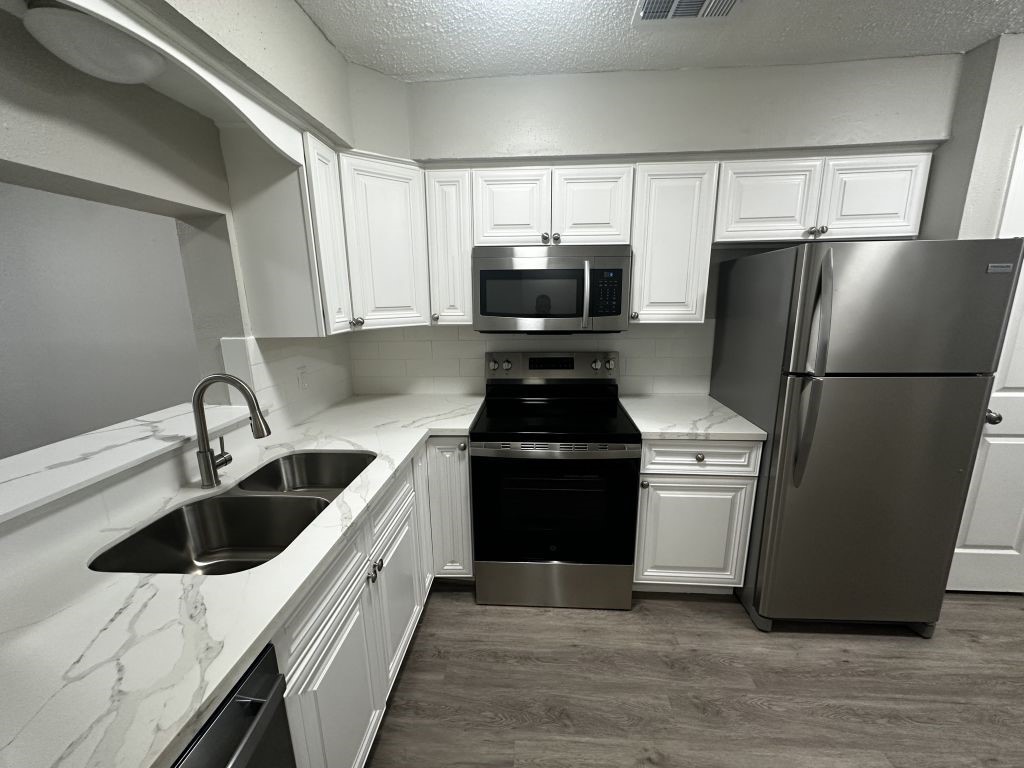 2120 Greenbriar Colony Drive Property Photo 4