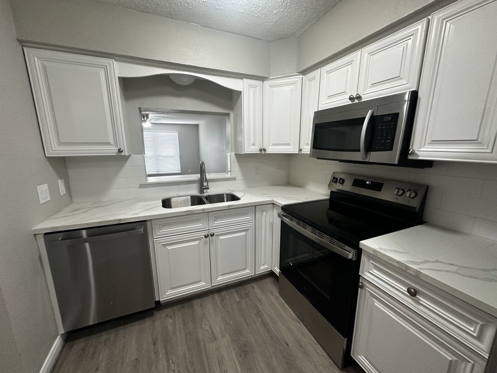 2120 Greenbriar Colony Drive Property Photo 5