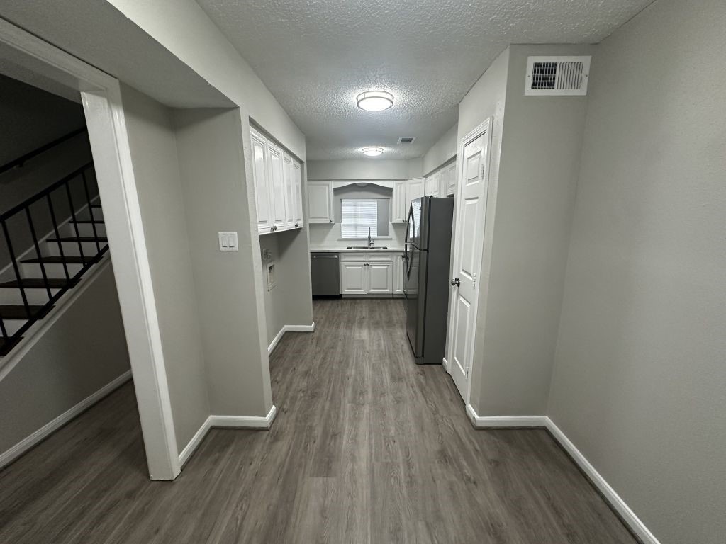 2120 Greenbriar Colony Drive Property Photo 6