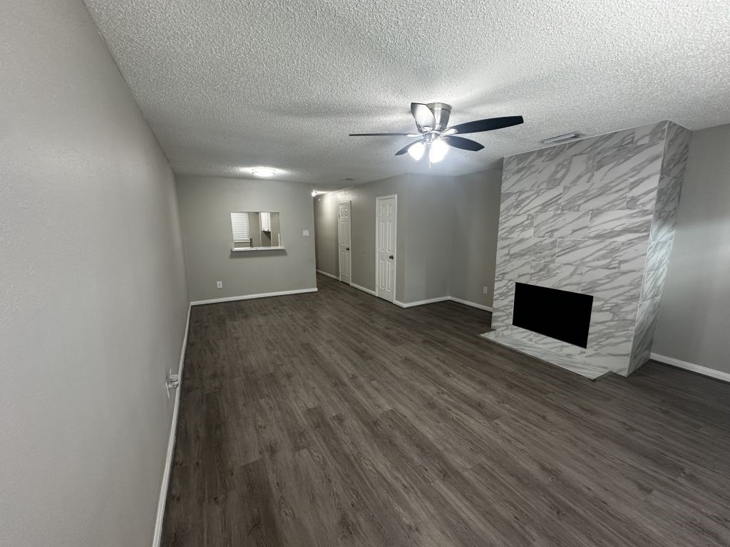 2120 Greenbriar Colony Drive Property Photo 9