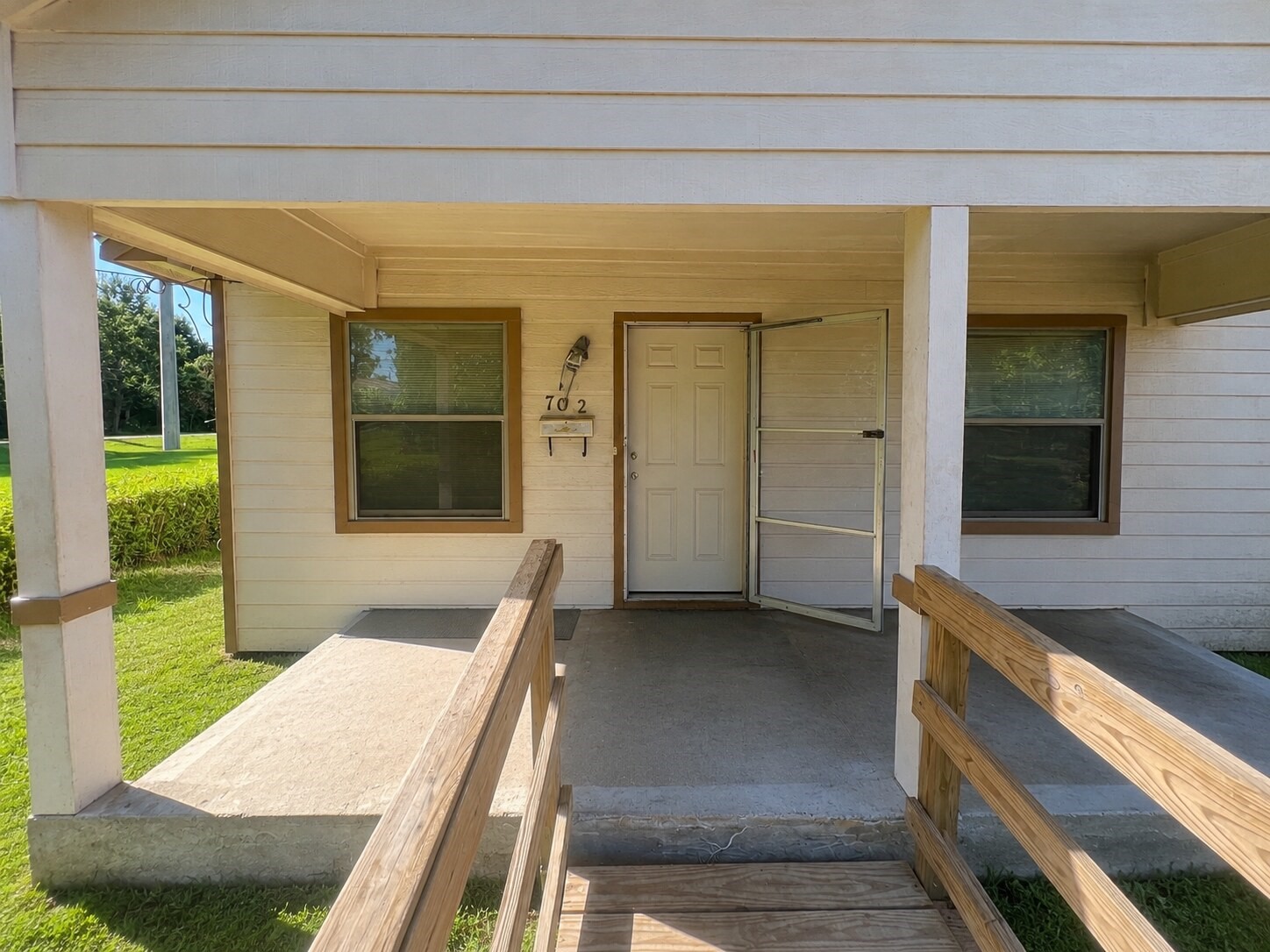 7612 E Magnolia Street Property Photo 1