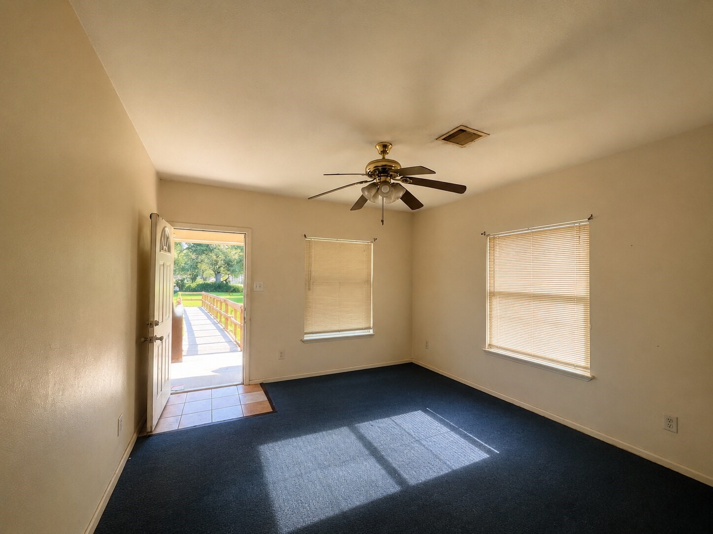 7612 E Magnolia Street Property Photo 5
