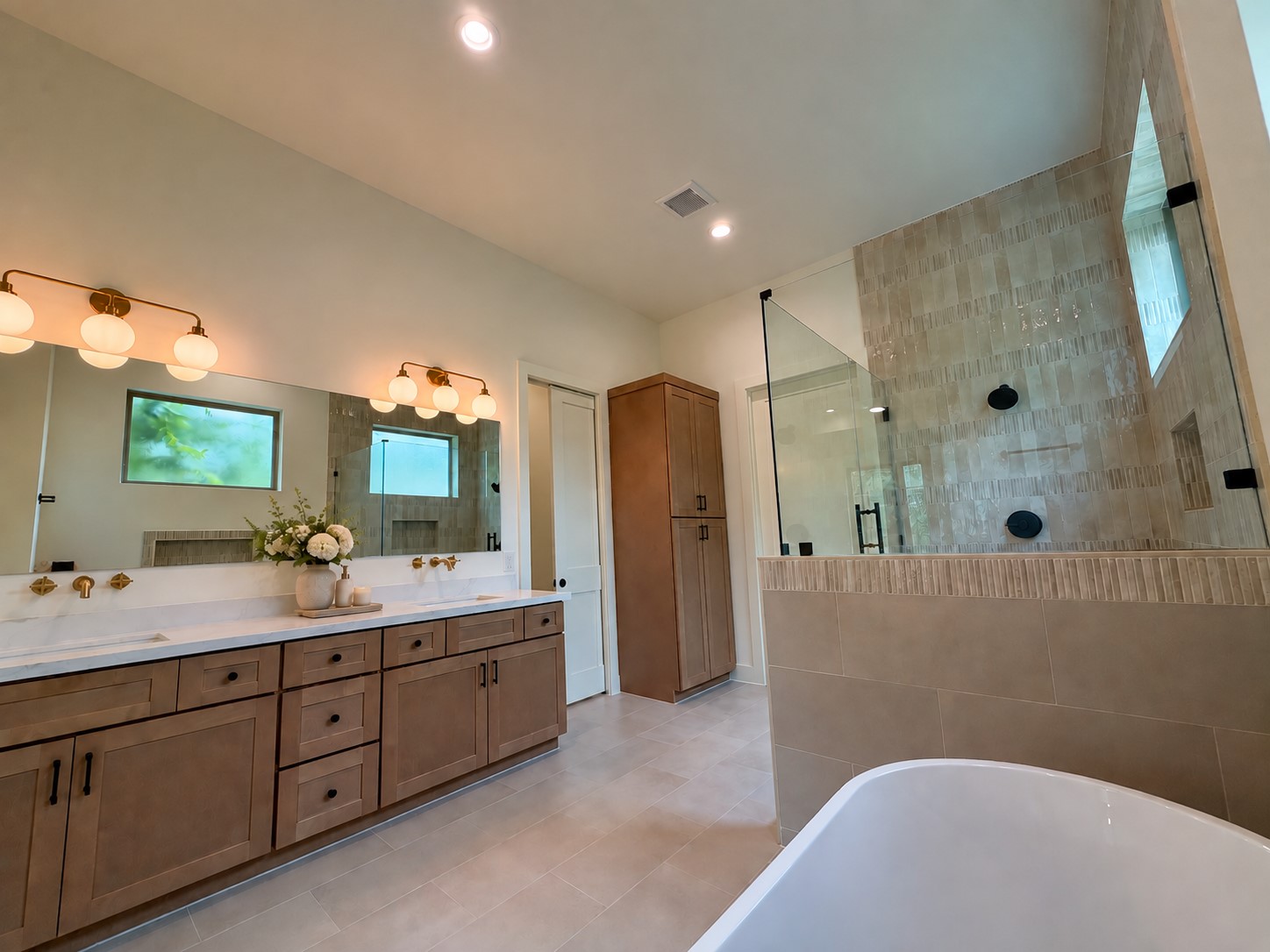 2010 Hewitt Drive Property Photo 14