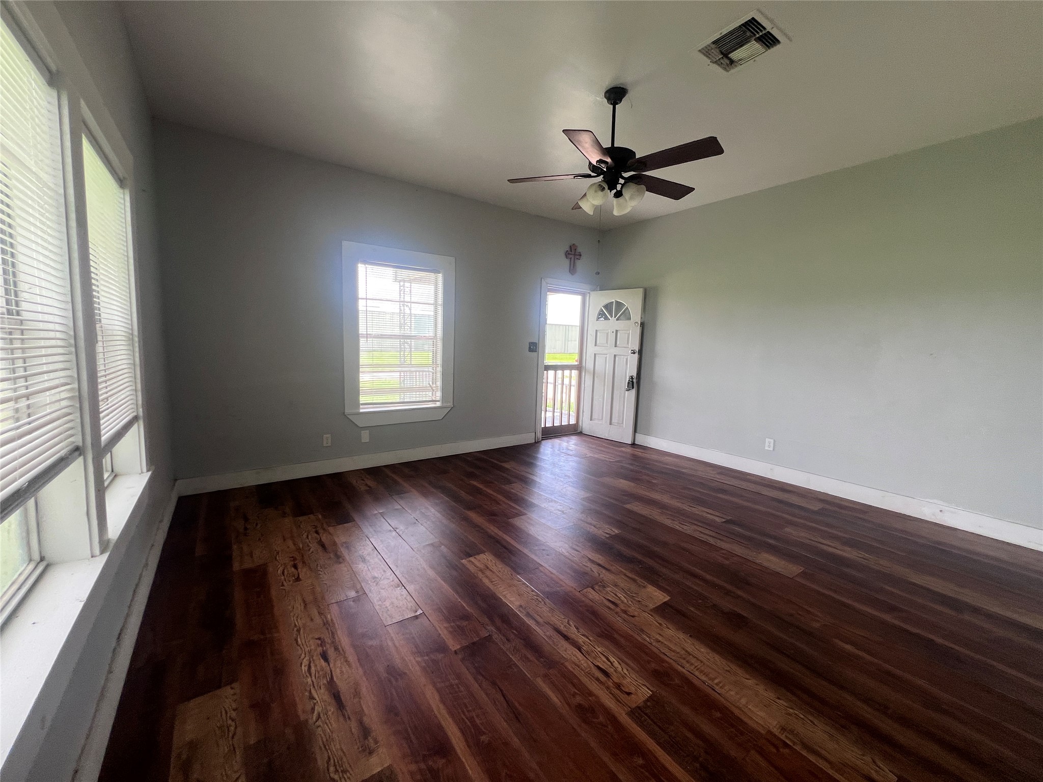709 S Harrison Lane Property Photo 4