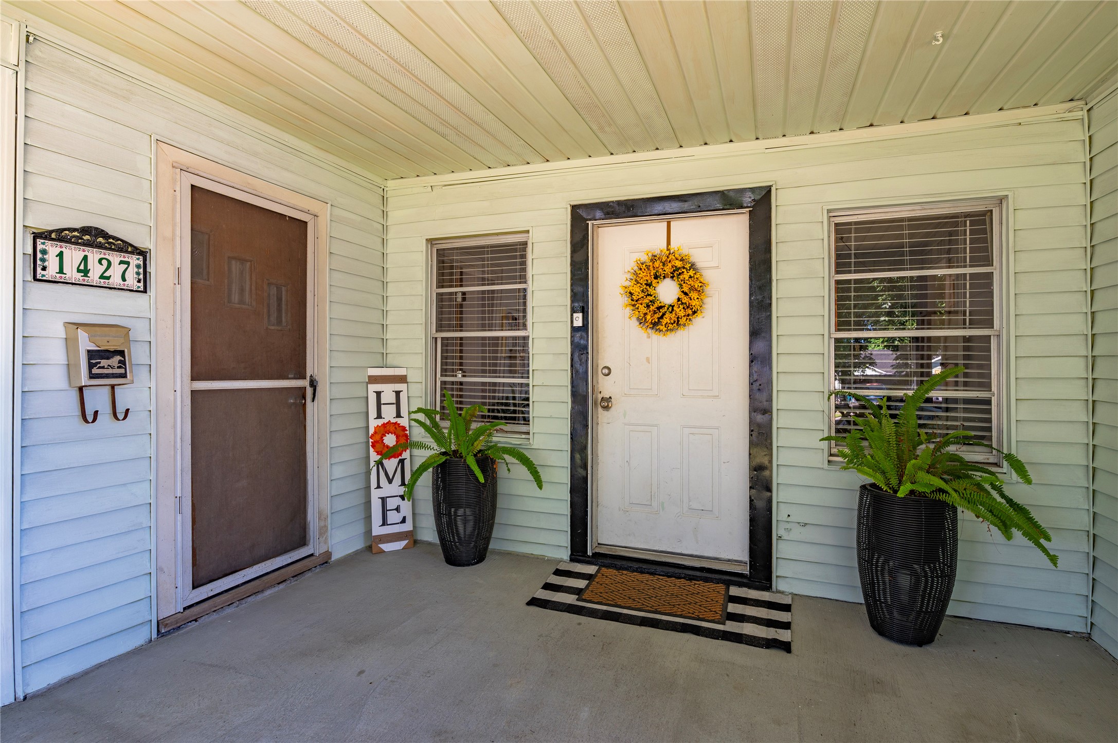 1427 Hankamer Street Property Photo 2