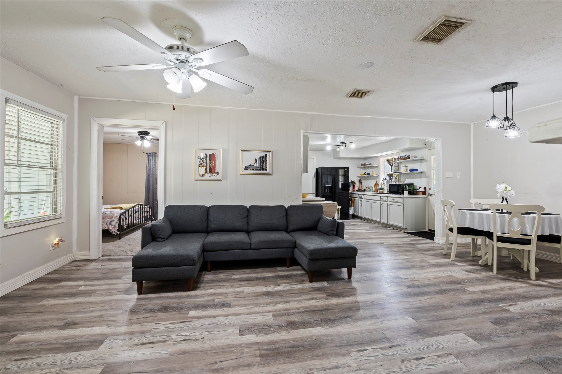 1427 Hankamer Street Property Photo 6