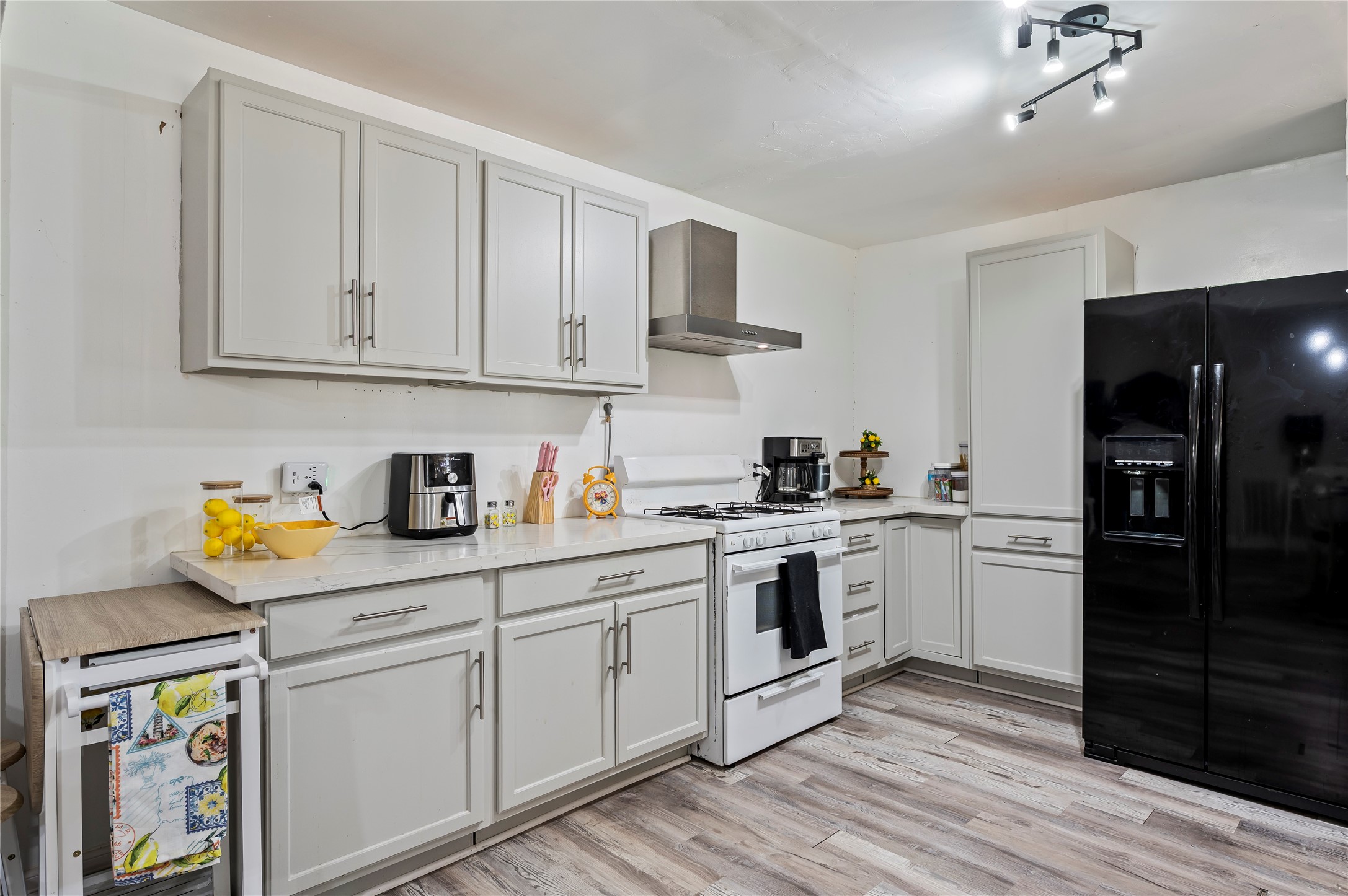 1427 Hankamer Street Property Photo 10