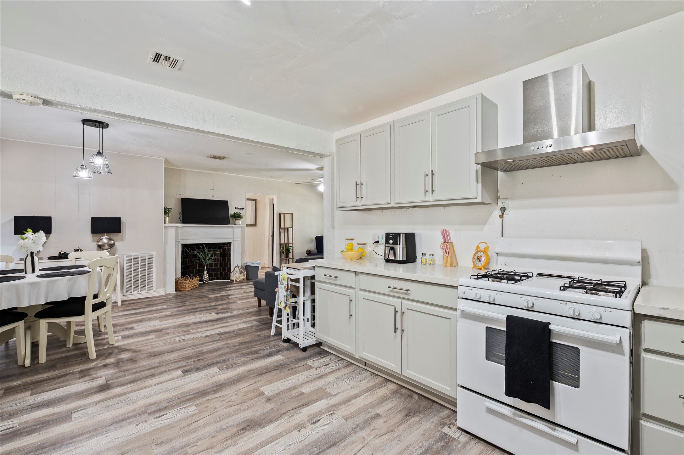 1427 Hankamer Street Property Photo 12