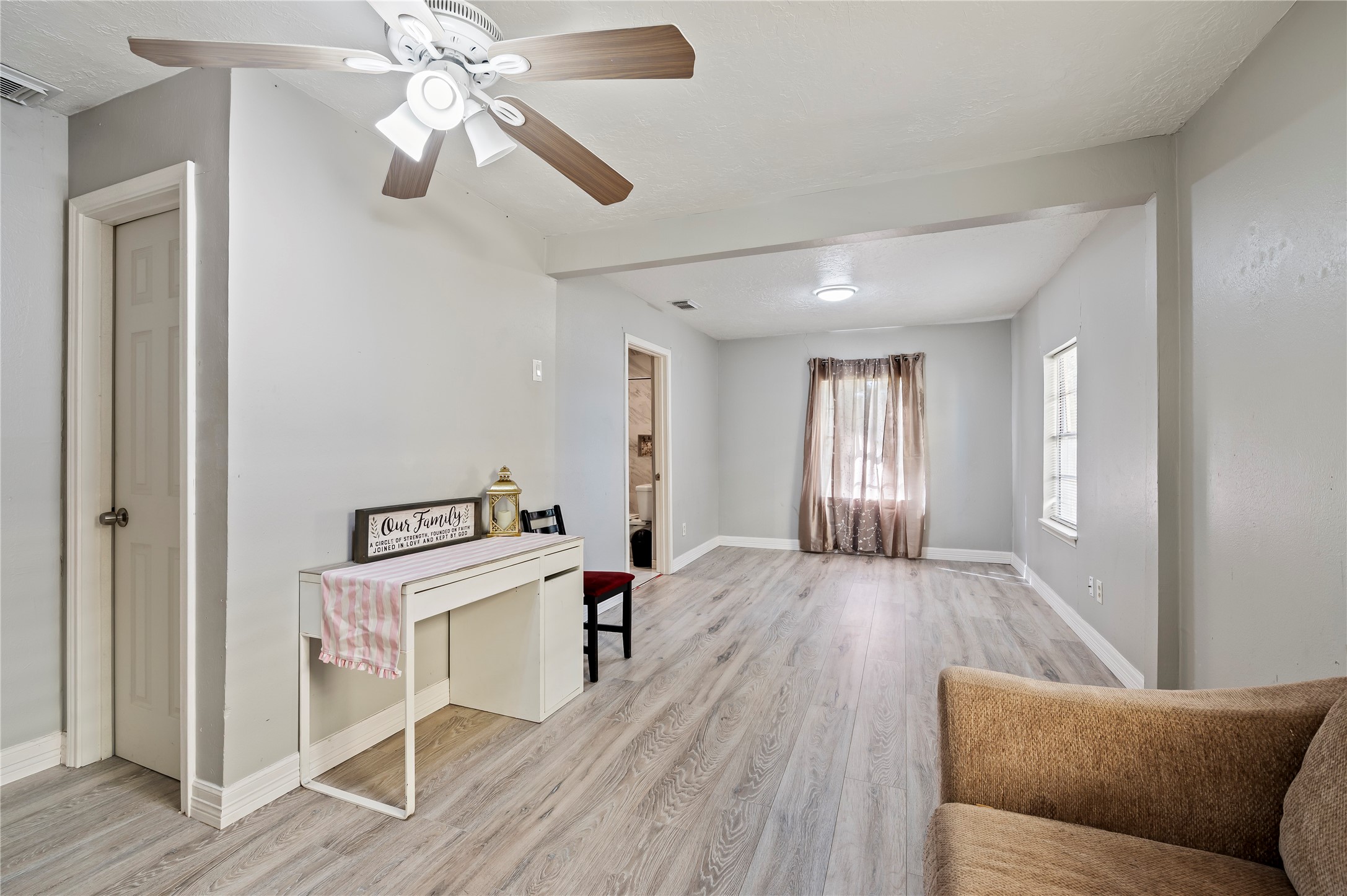 1427 Hankamer Street Property Photo 16