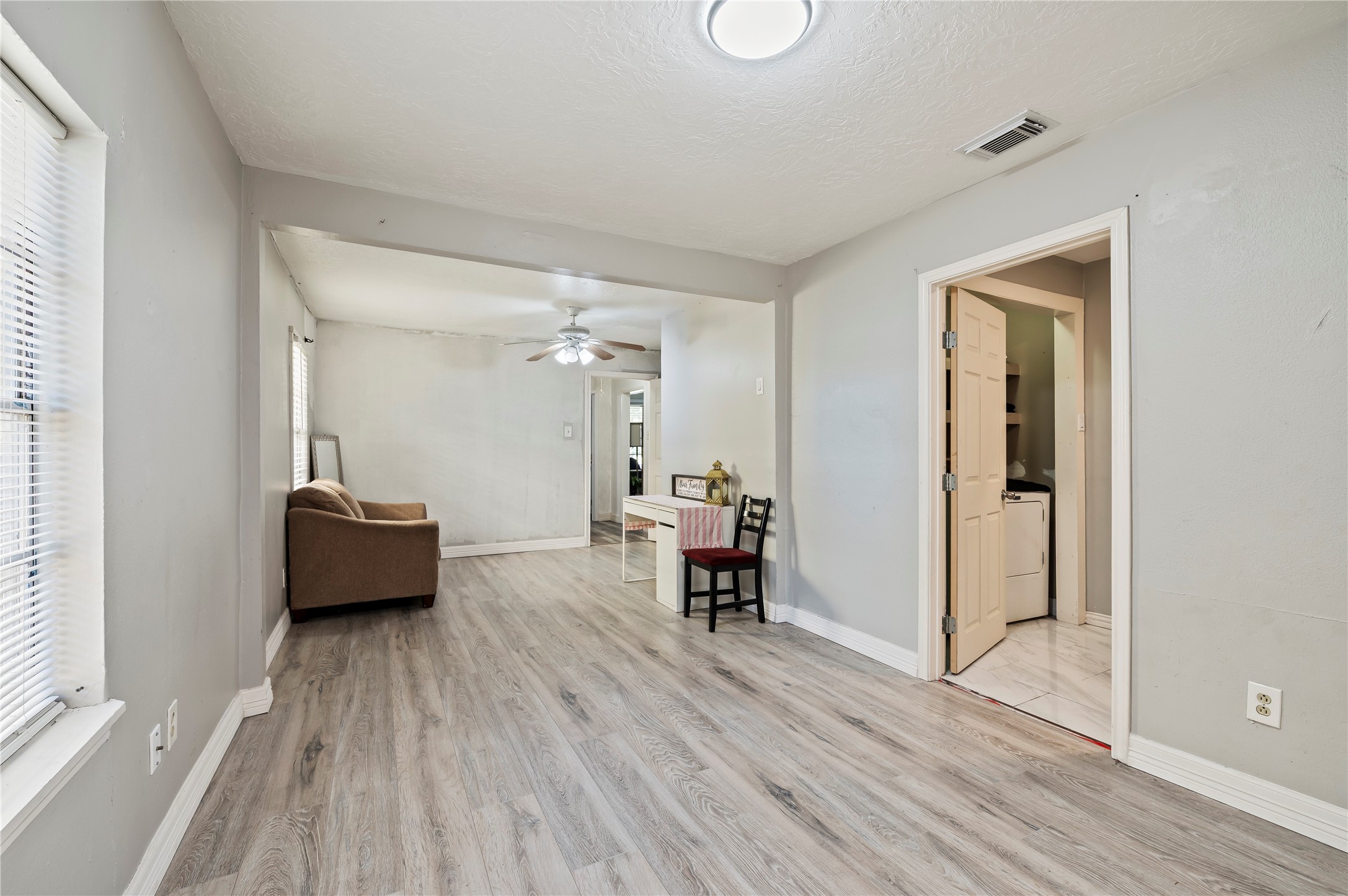 1427 Hankamer Street Property Photo 17