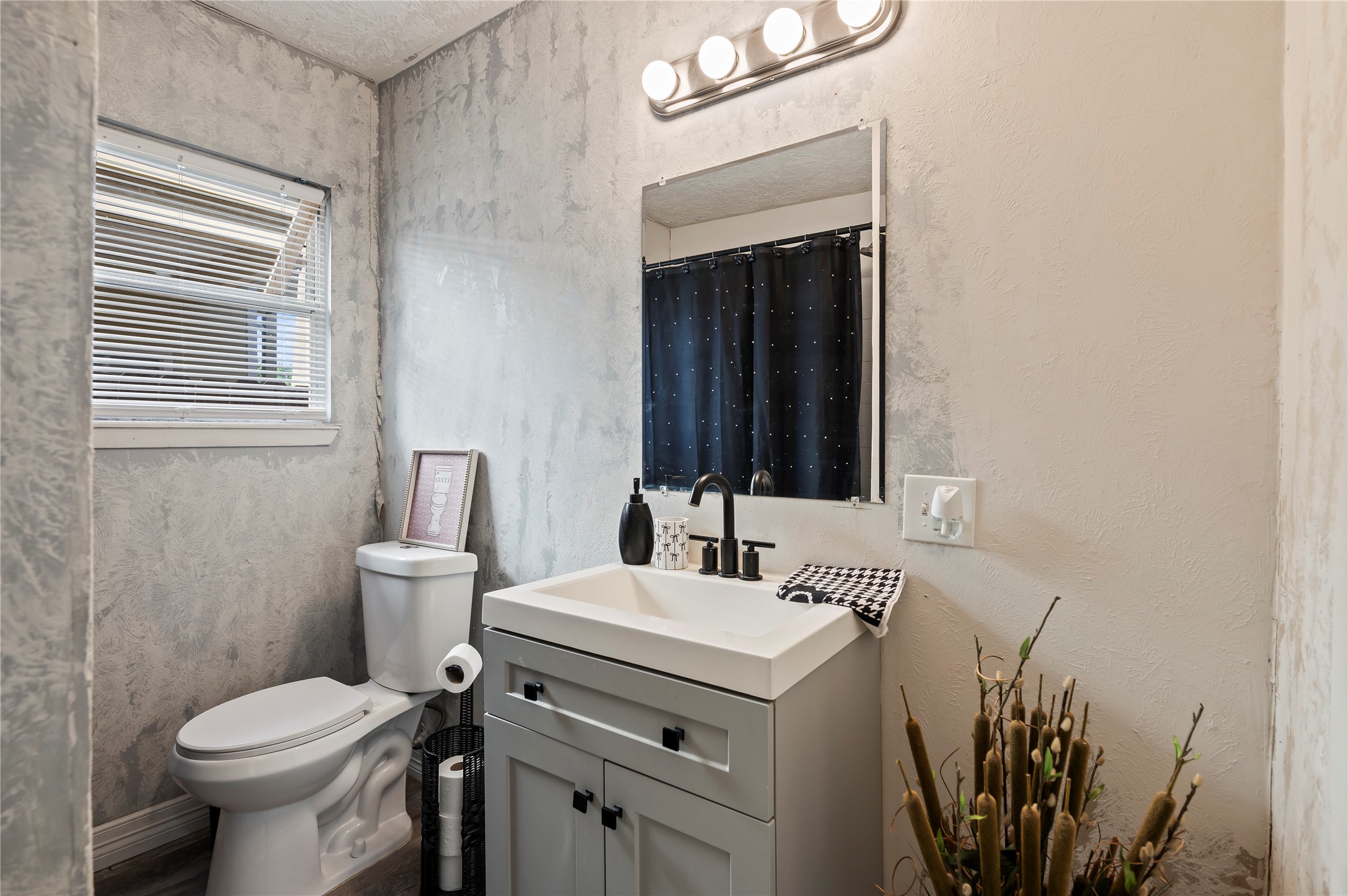 1427 Hankamer Street Property Photo 20