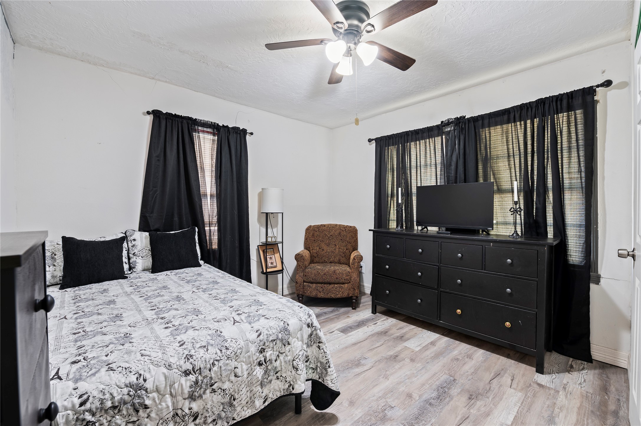1427 Hankamer Street Property Photo 22