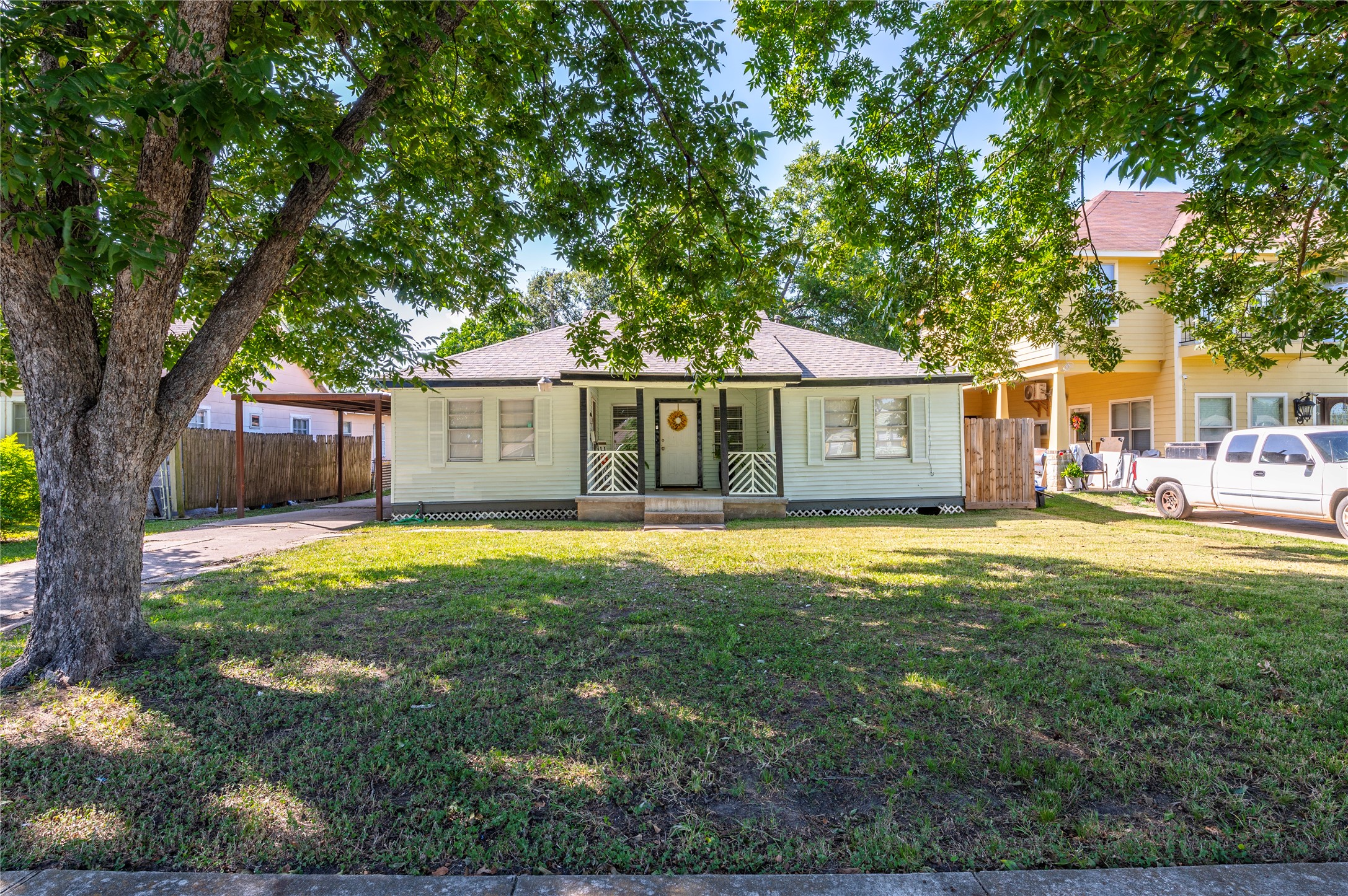 1427 Hankamer Street Property Photo 24
