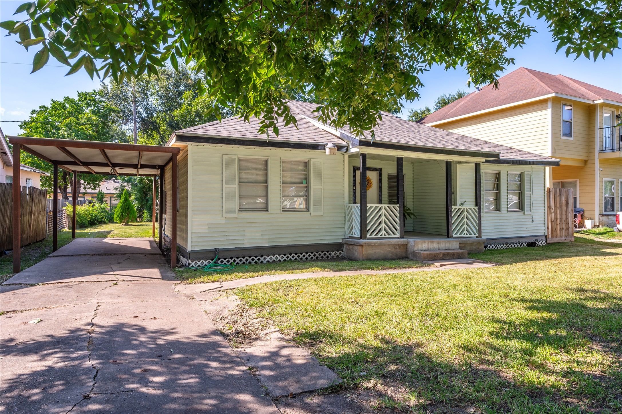 1427 Hankamer Street Property Photo 26