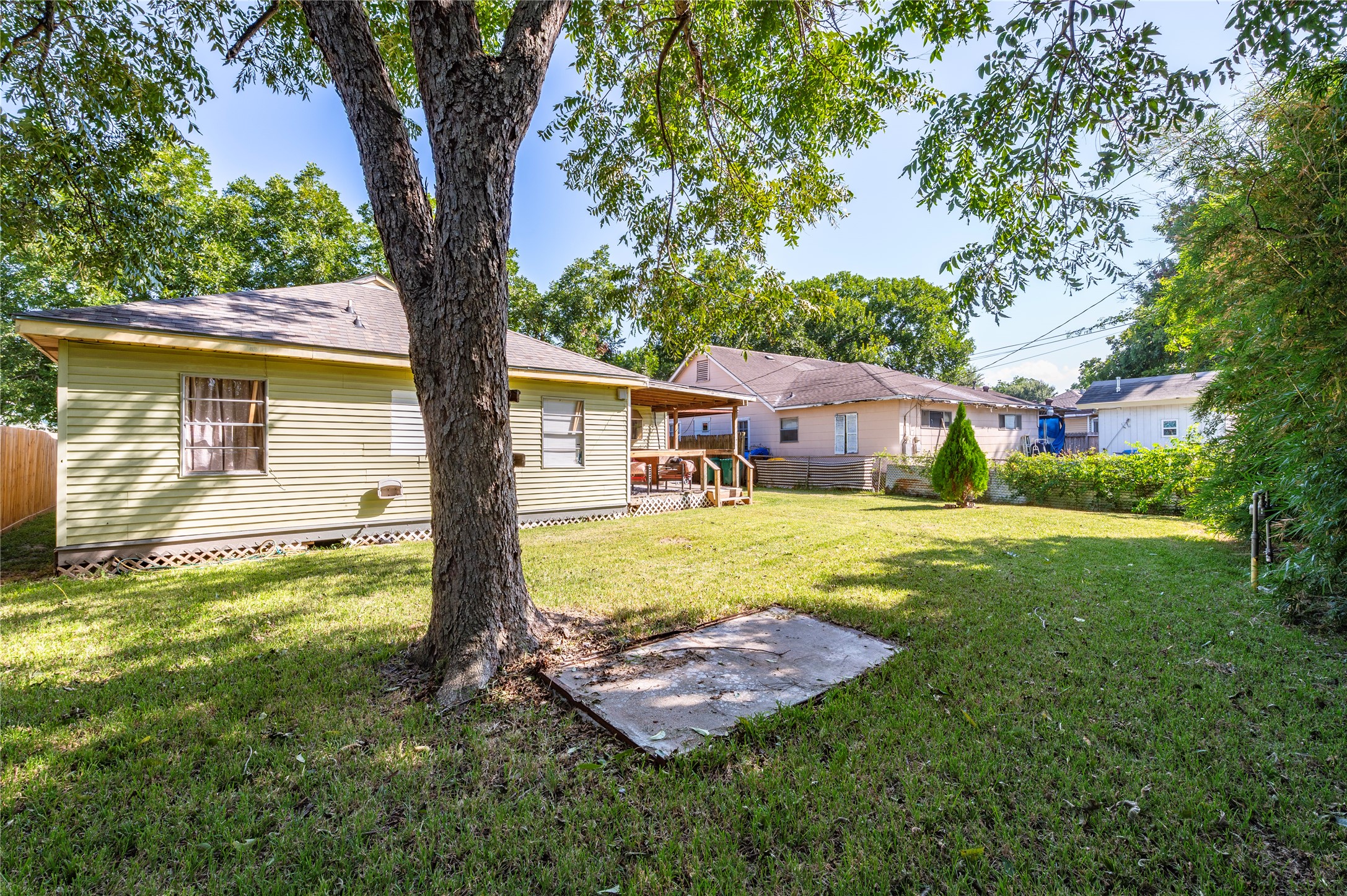 1427 Hankamer Street Property Photo 28