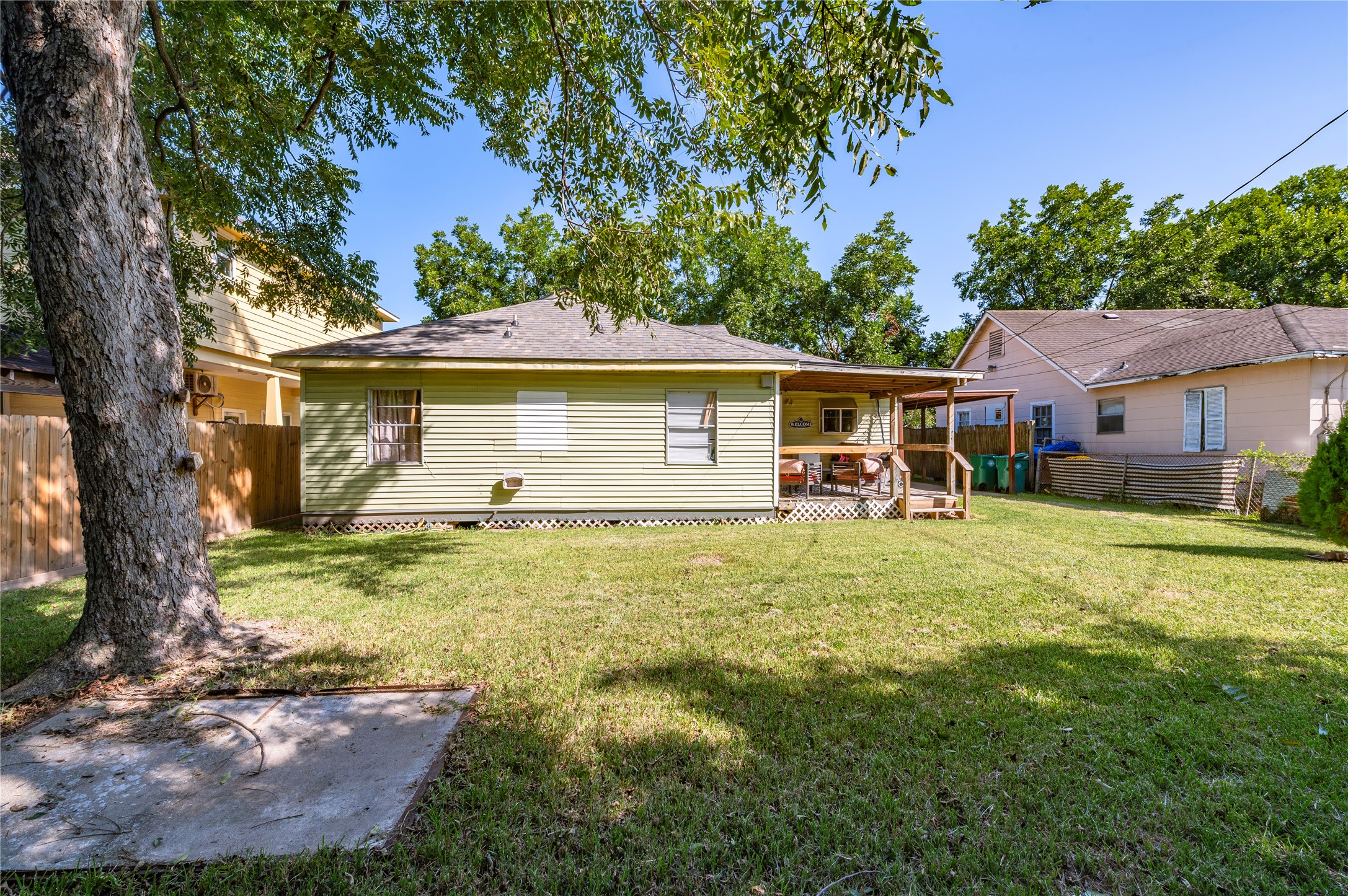 1427 Hankamer Street Property Photo 29