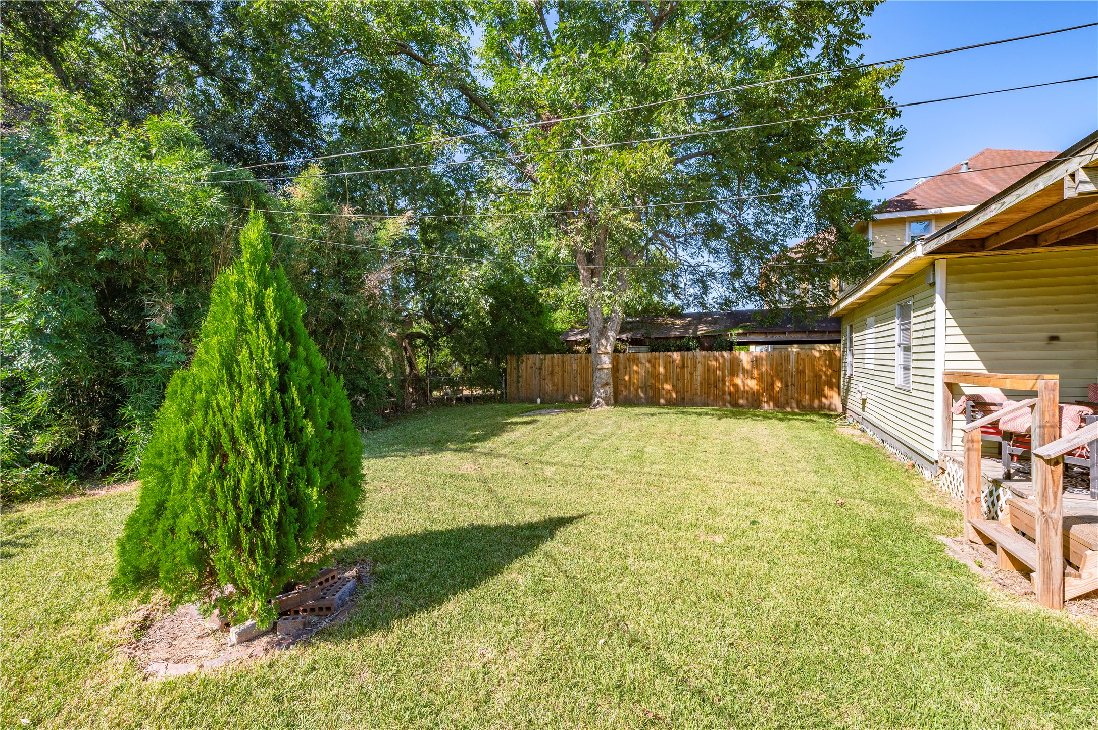 1427 Hankamer Street Property Photo 30