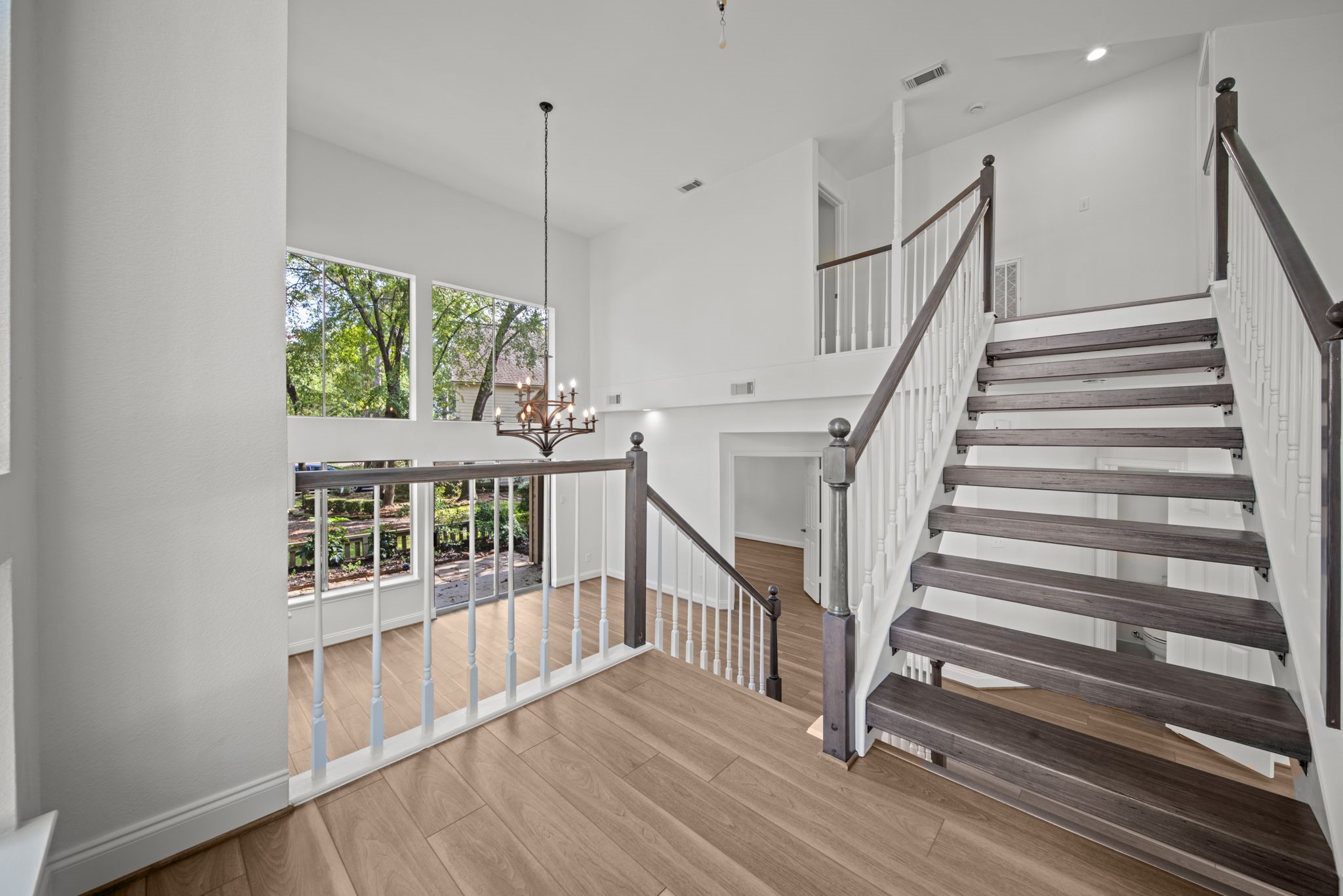45 N Lakeridge Circle Property Photo 6