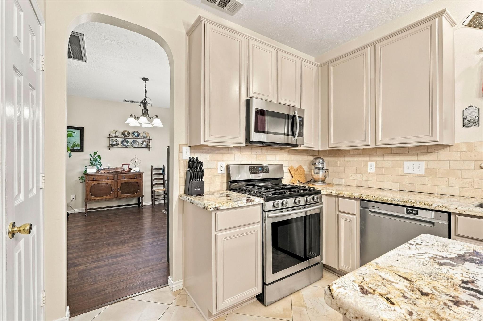 1131 Alexandria Court Property Photo 19