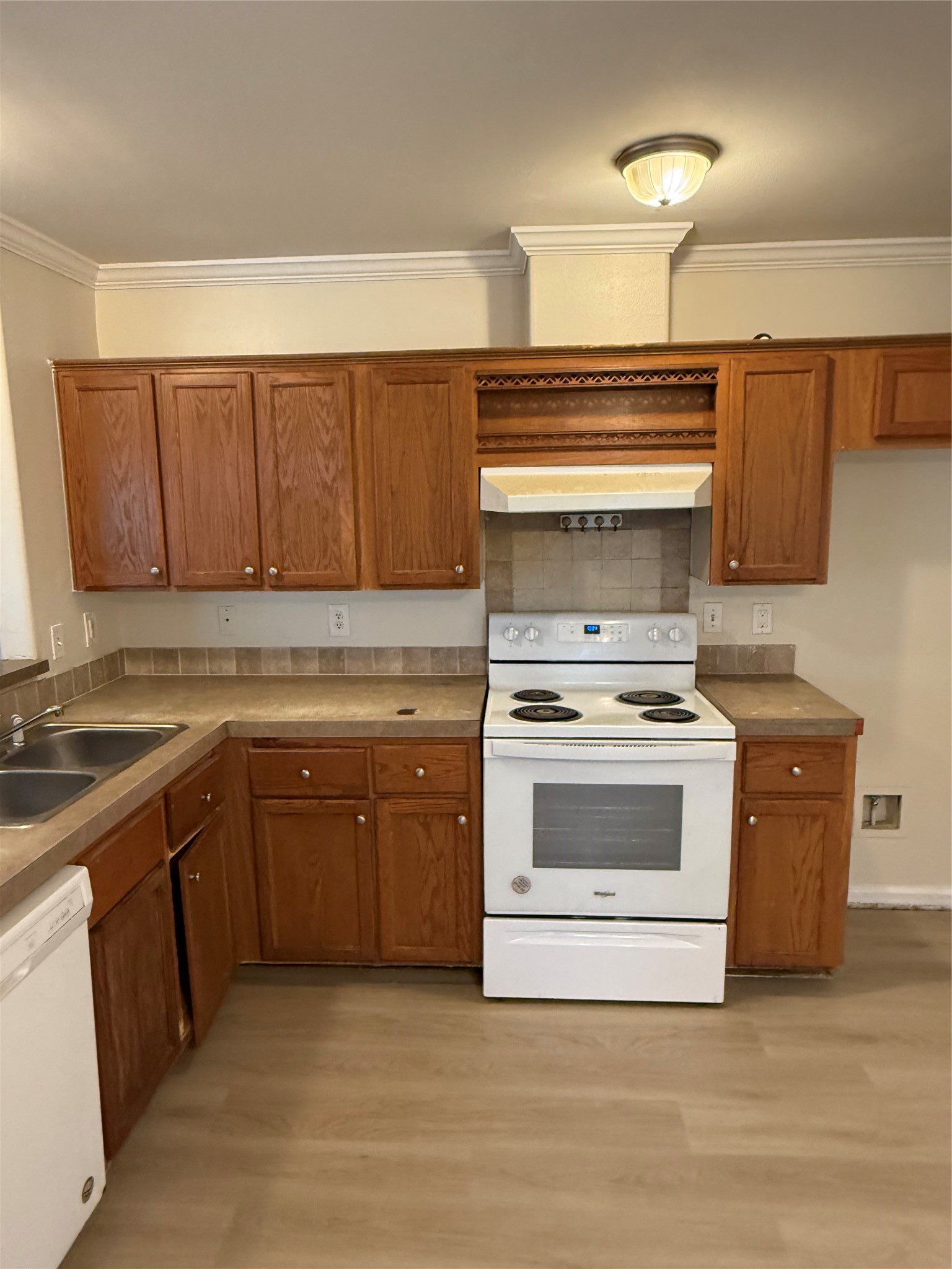 7806 Beckley A Property Photo 4