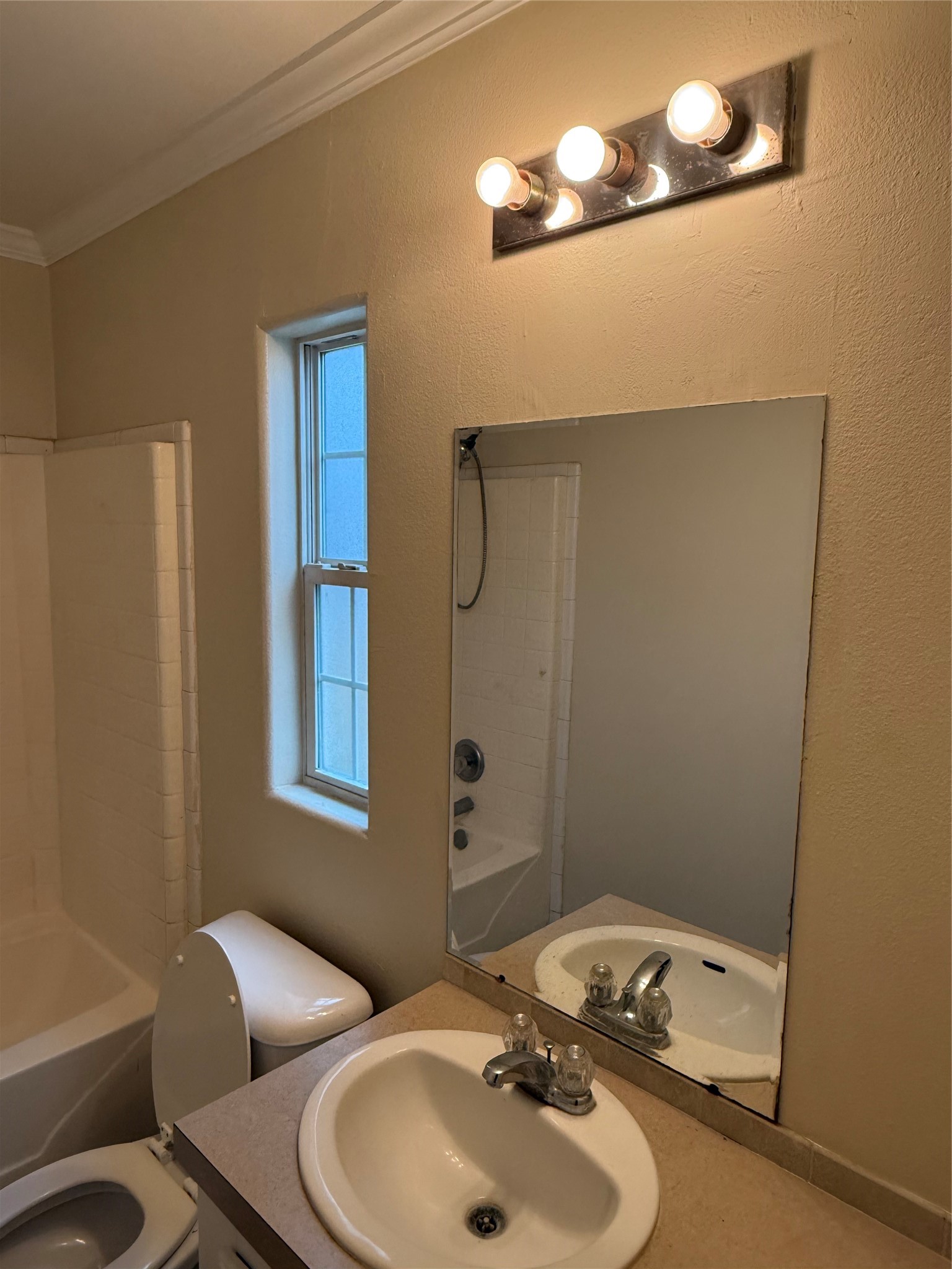 7806 Beckley A Property Photo 9