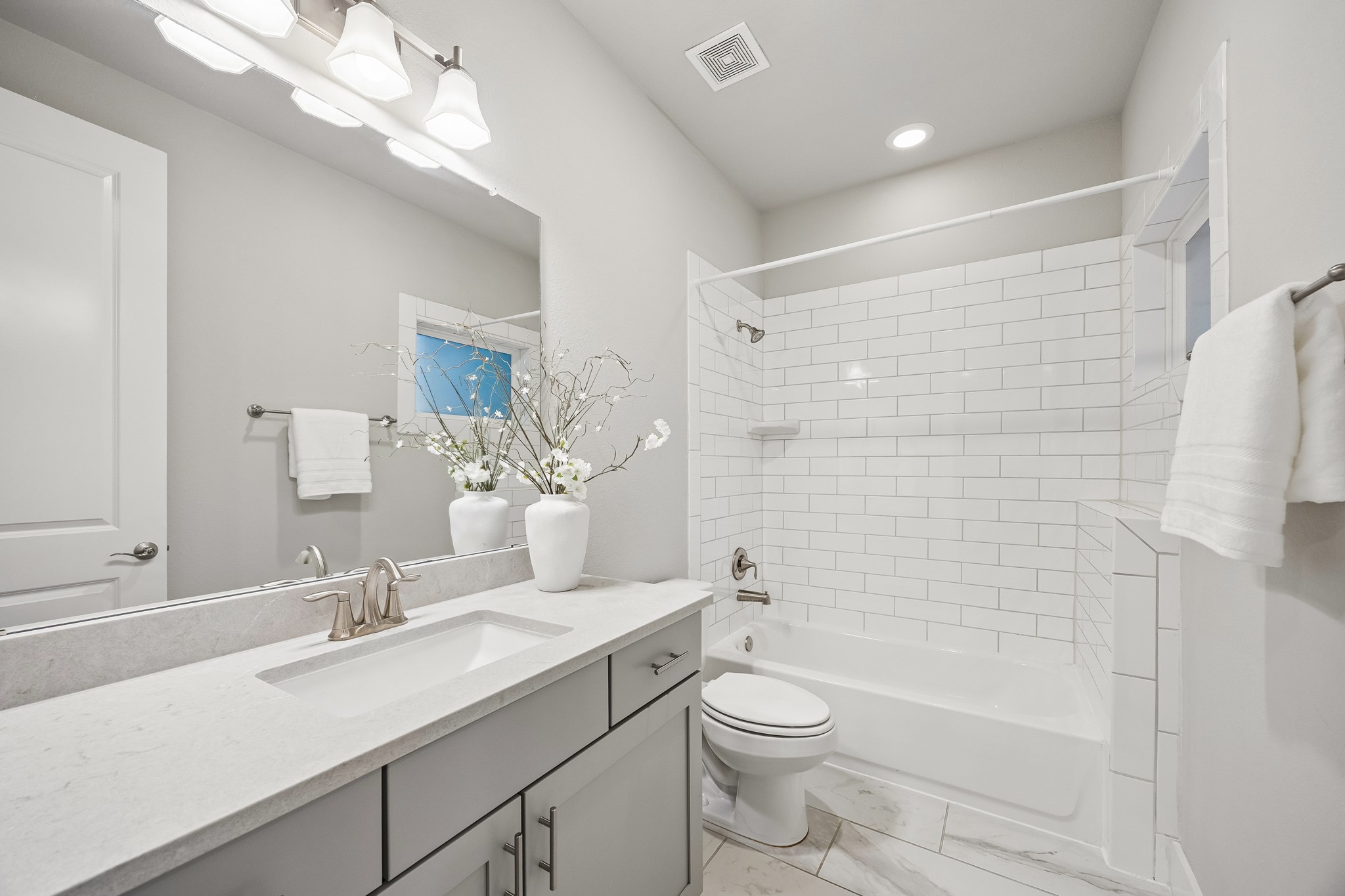 418 W 28th Street C Property Photo 6