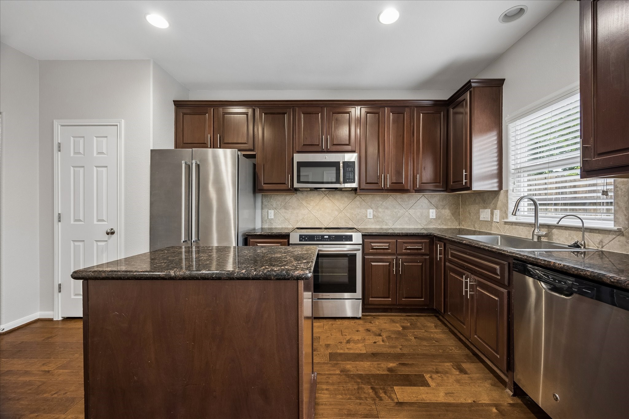 5106 Pinemont Place Property Photo 4