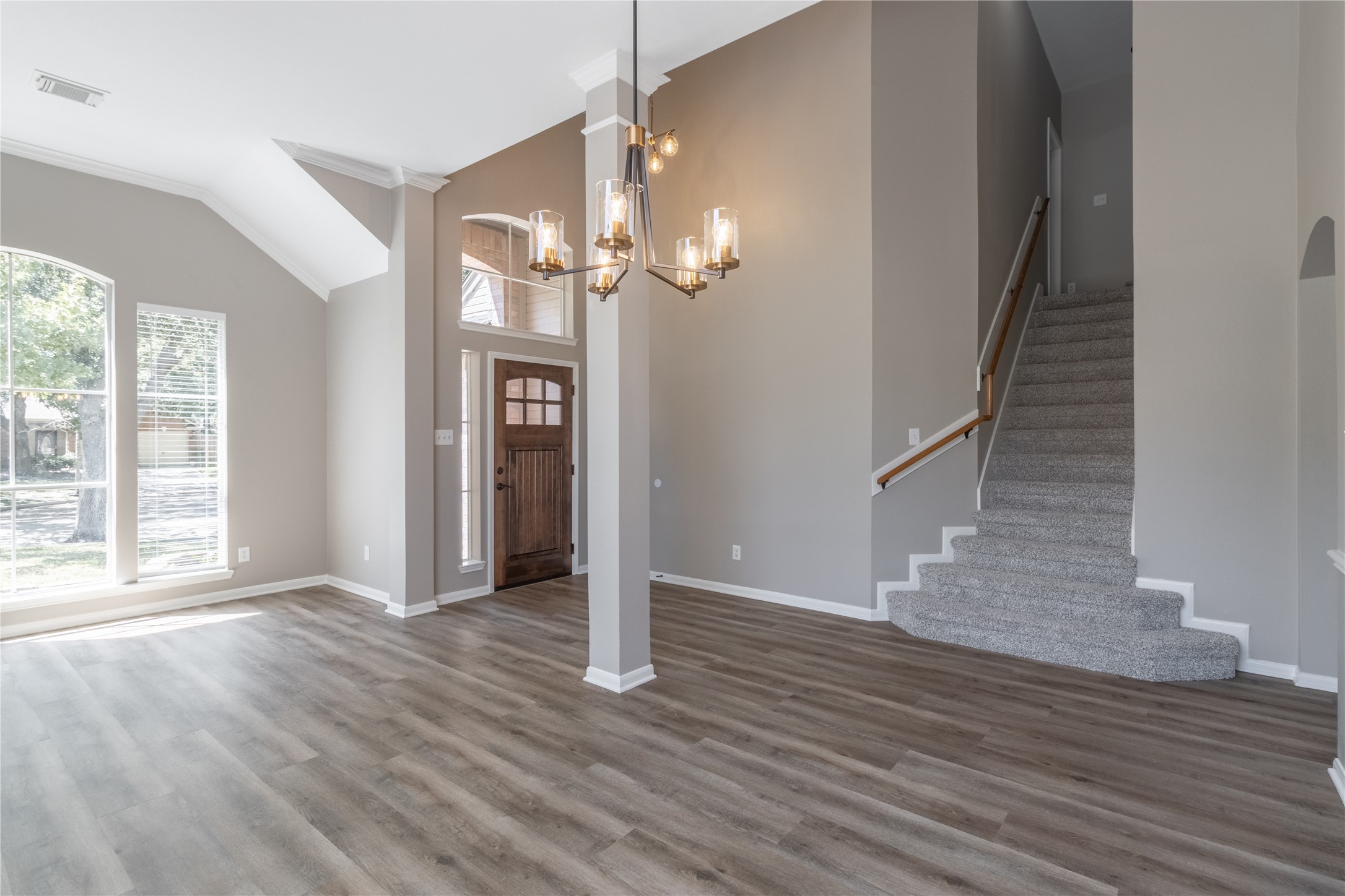 14007 El Camino Real Property Photo 6