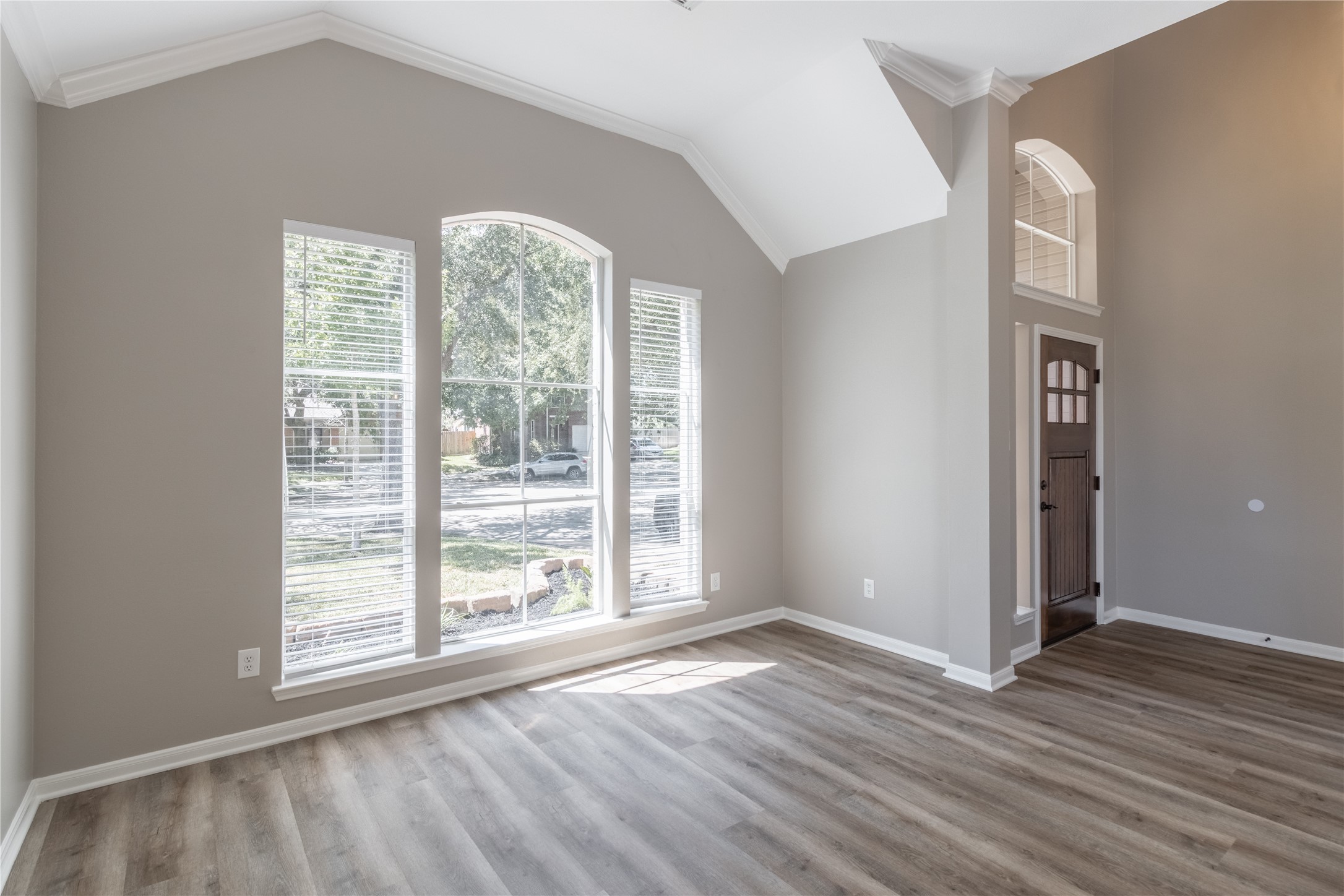 14007 El Camino Real Property Photo 8