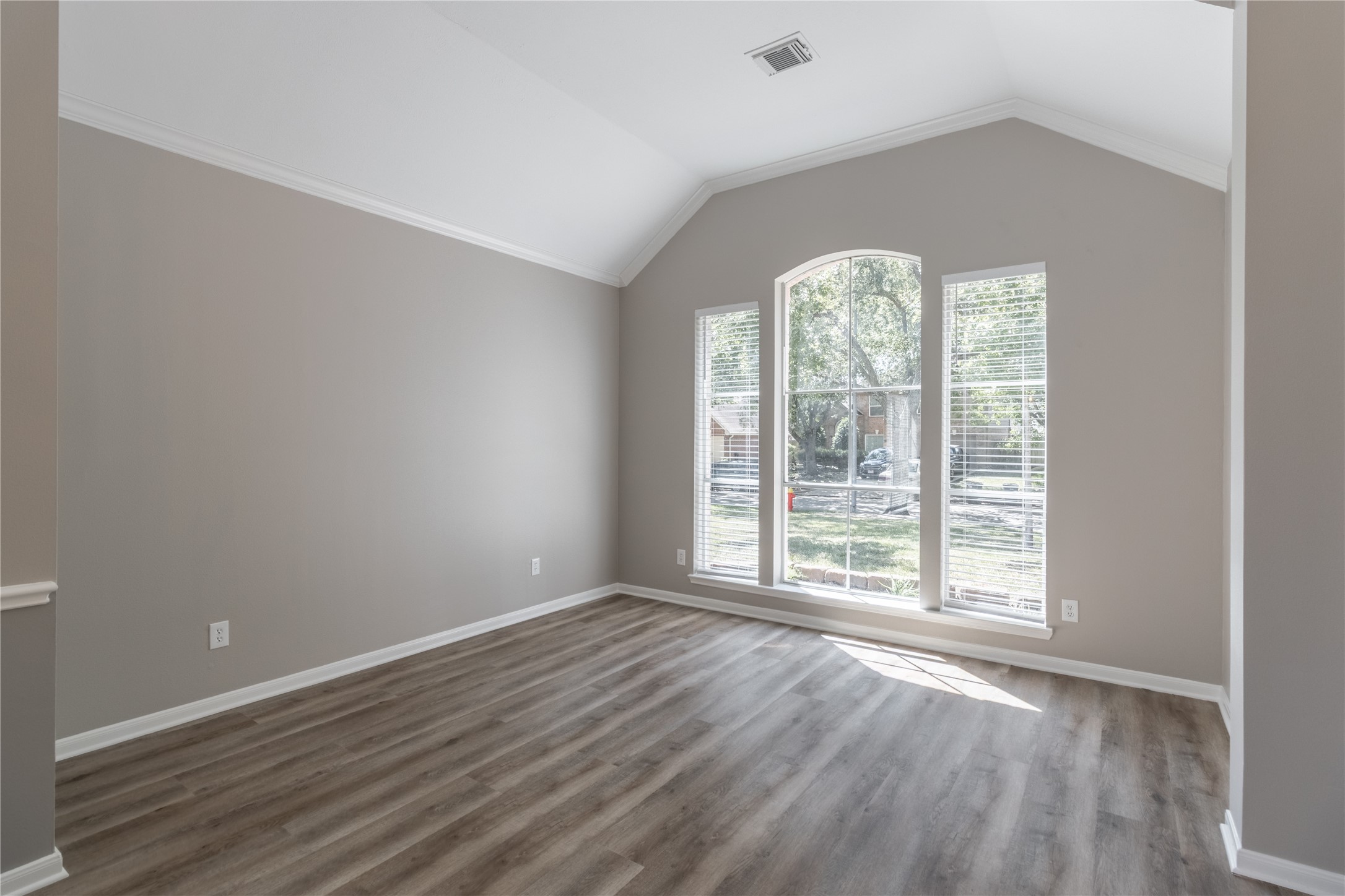 14007 El Camino Real Property Photo 10