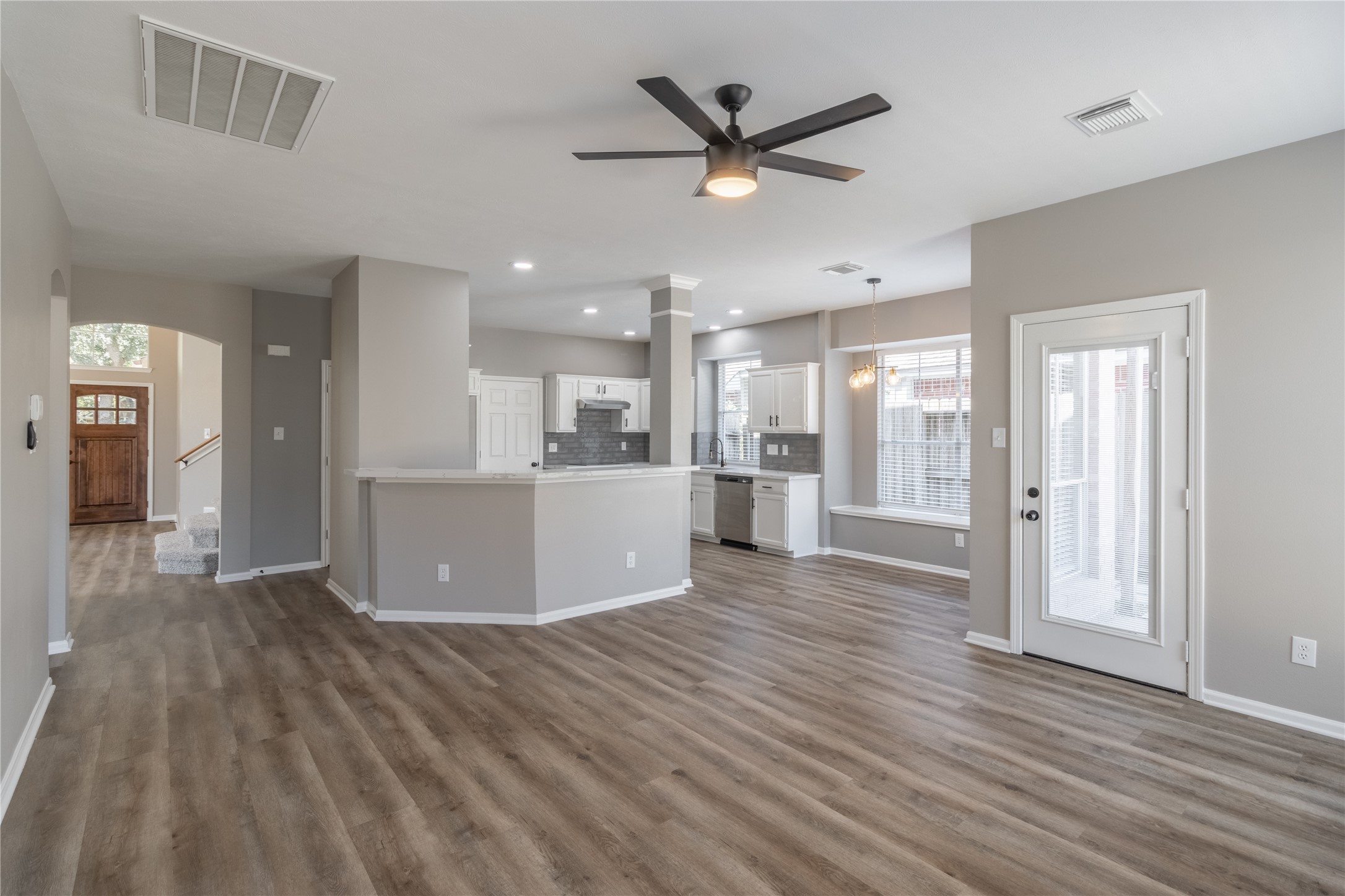14007 El Camino Real Property Photo 12