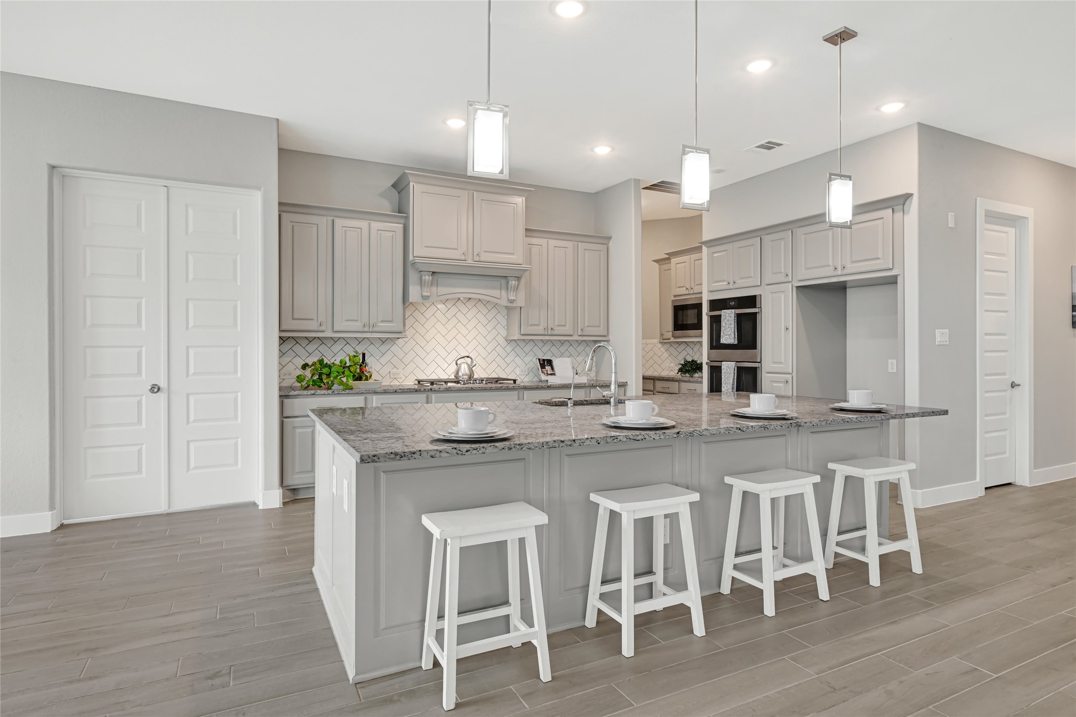 10315 Fountain Shore Drive Property Photo 4