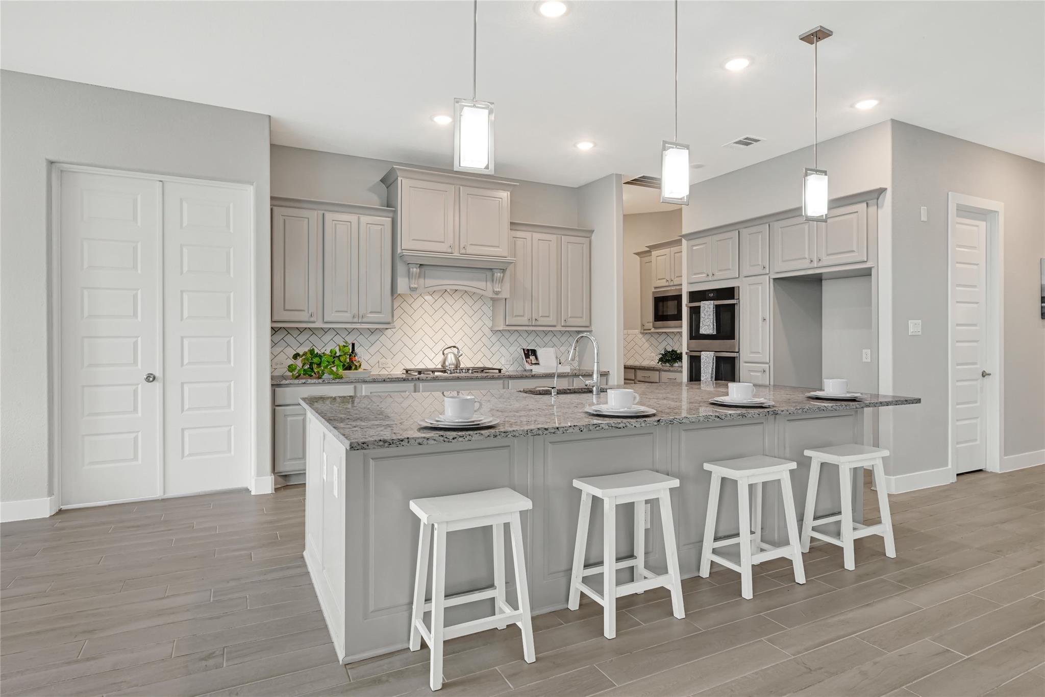 10315 Fountain Shore Drive Property Photo 4