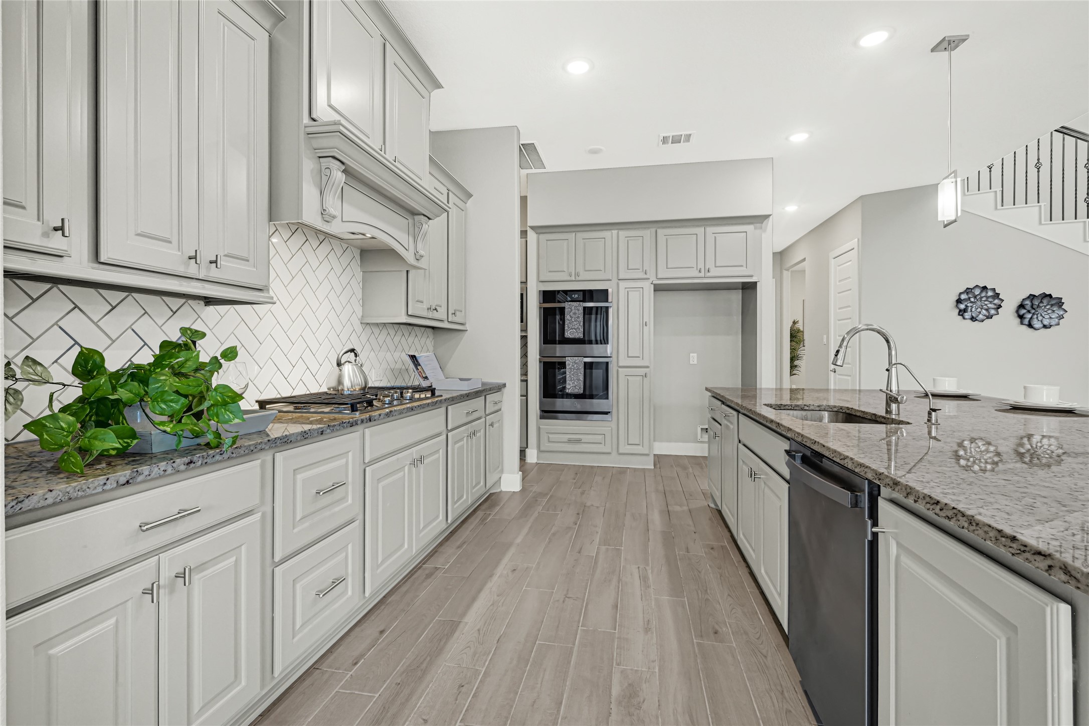 10315 Fountain Shore Drive Property Photo 13