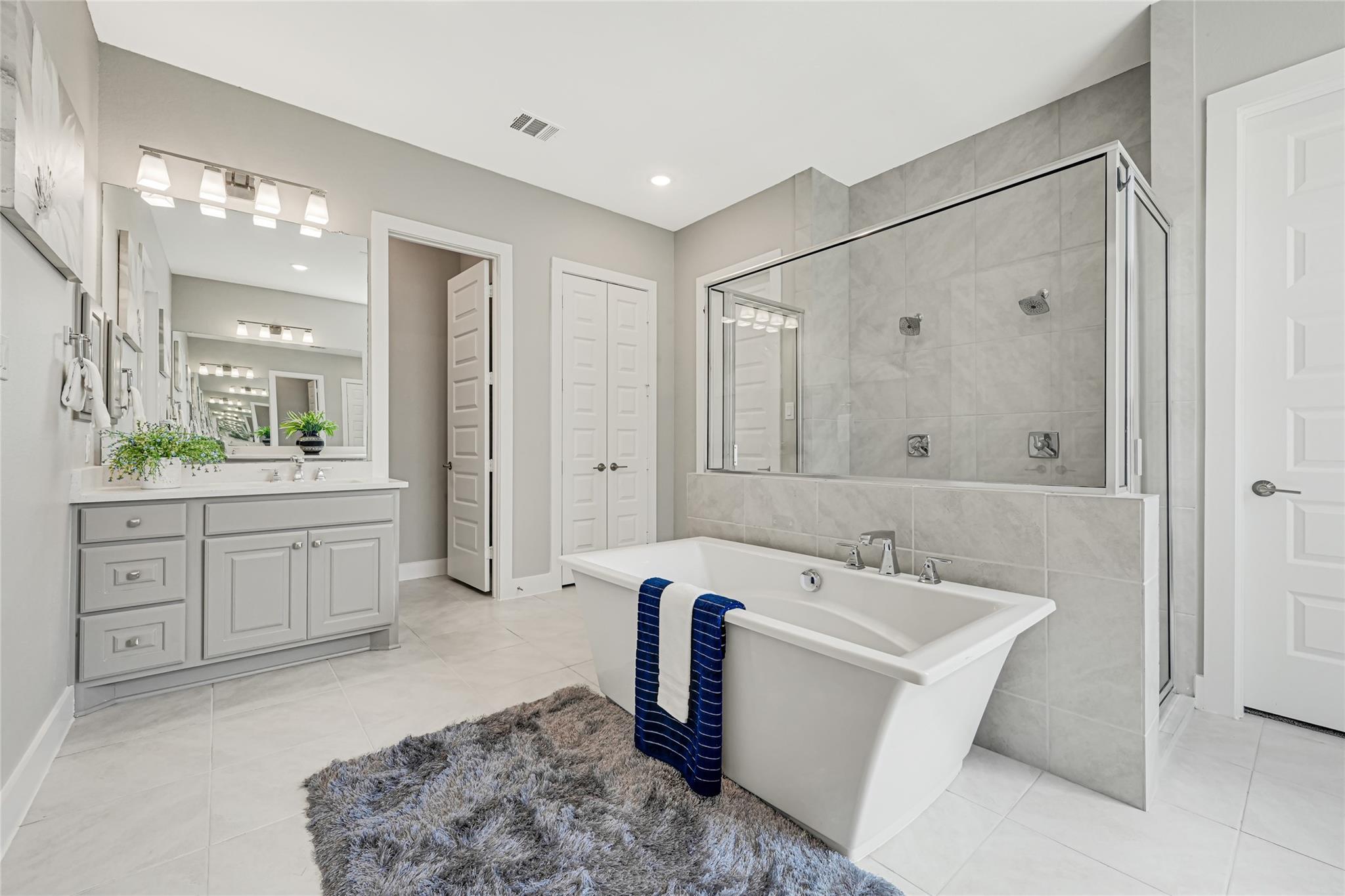 10315 Fountain Shore Drive Property Photo 17
