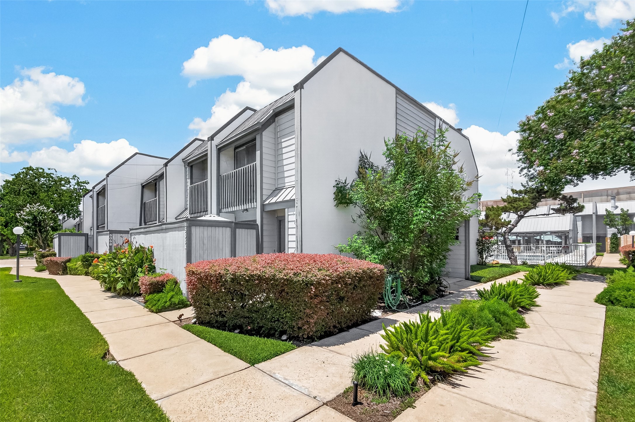 5056 Glenmont Drive Property Photo 4