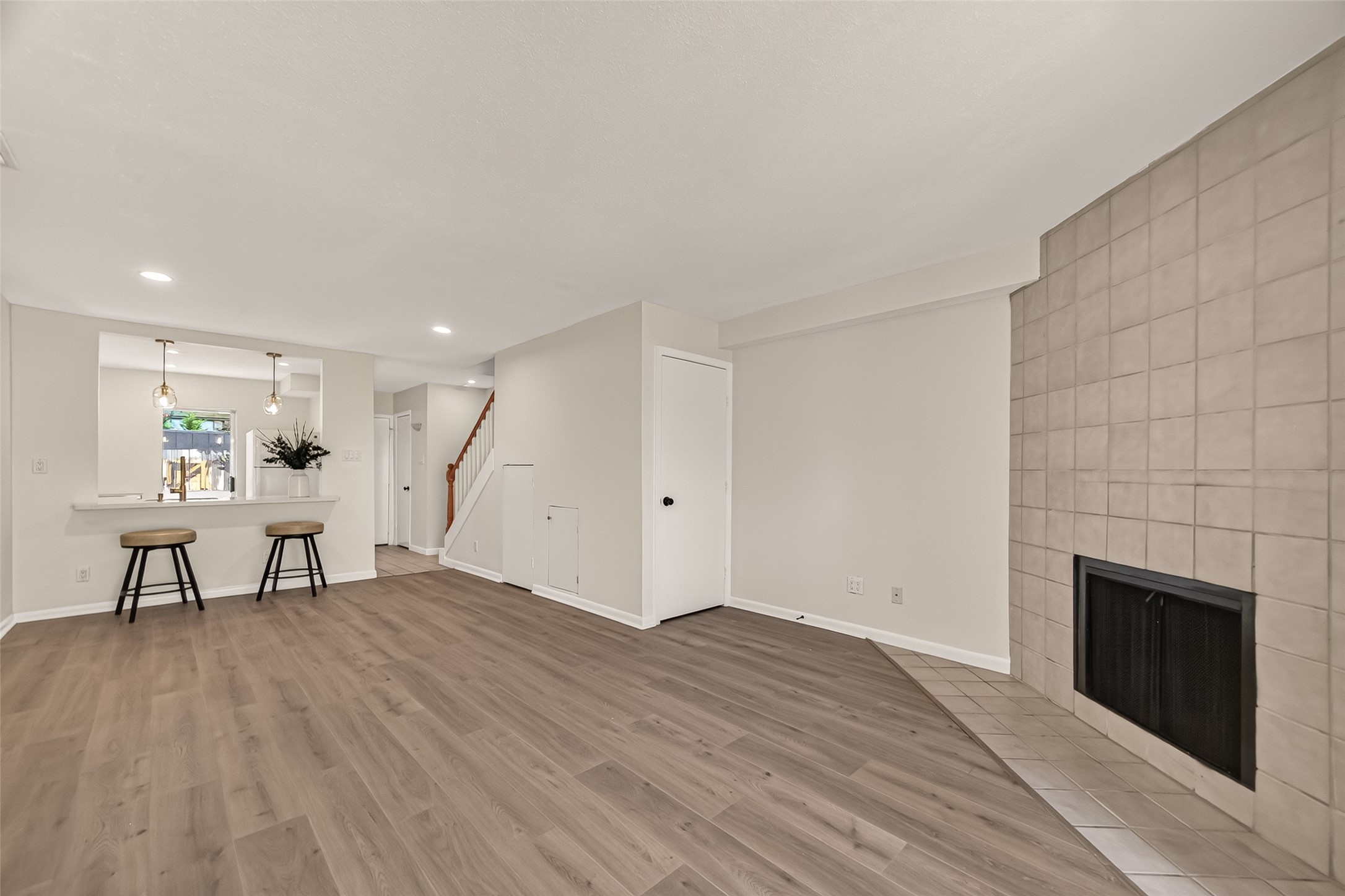 5056 Glenmont Drive Property Photo 9