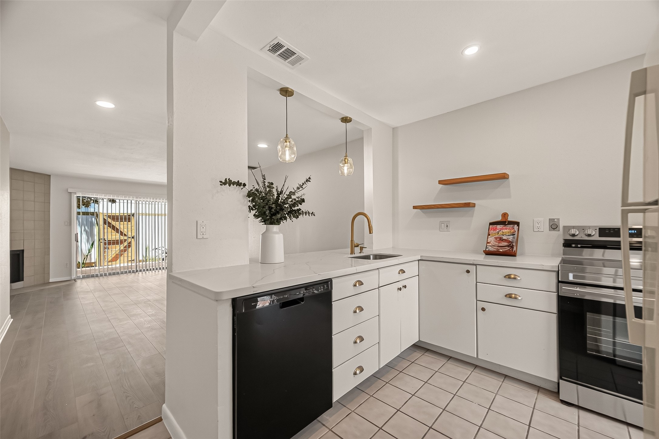 5056 Glenmont Drive Property Photo 10