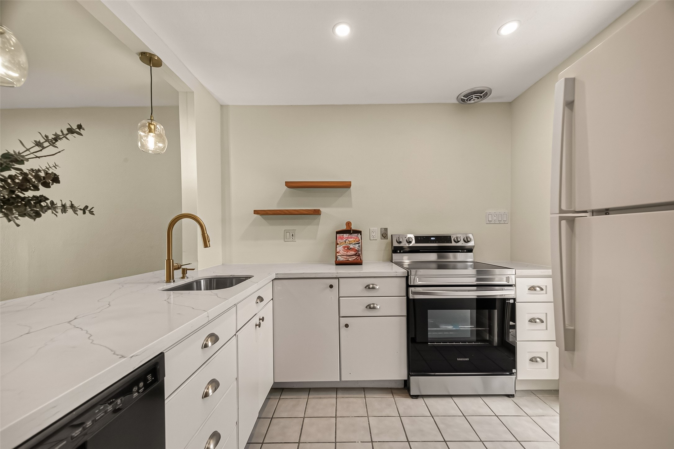 5056 Glenmont Drive Property Photo 11