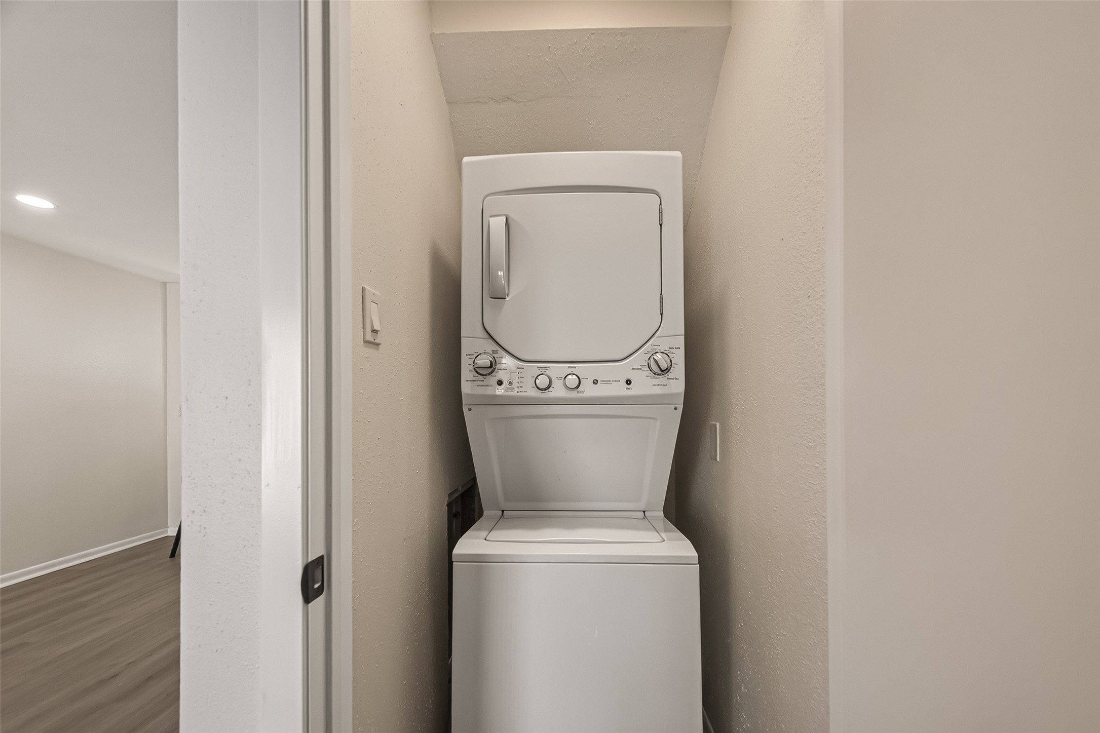 5056 Glenmont Drive Property Photo 14