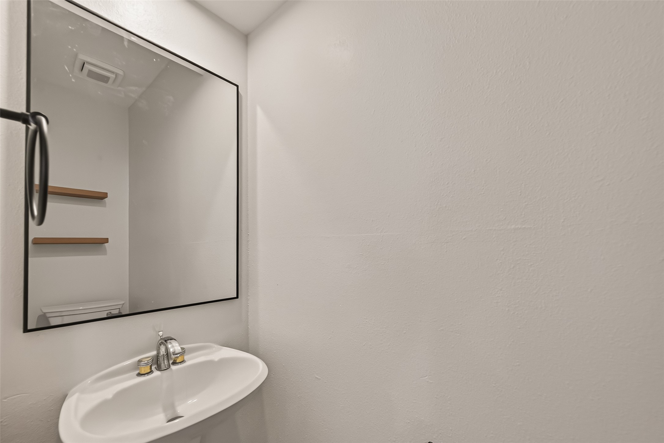 5056 Glenmont Drive Property Photo 15