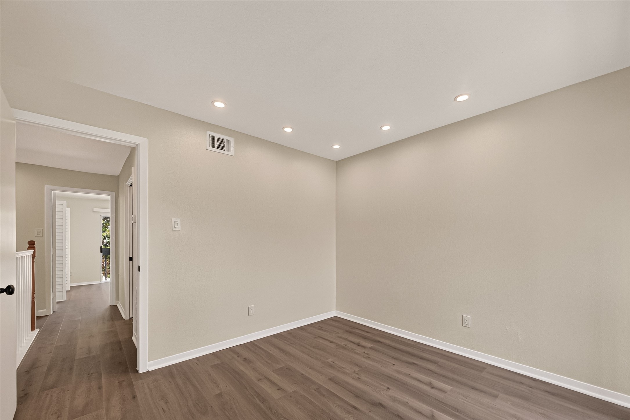 5056 Glenmont Drive Property Photo 17