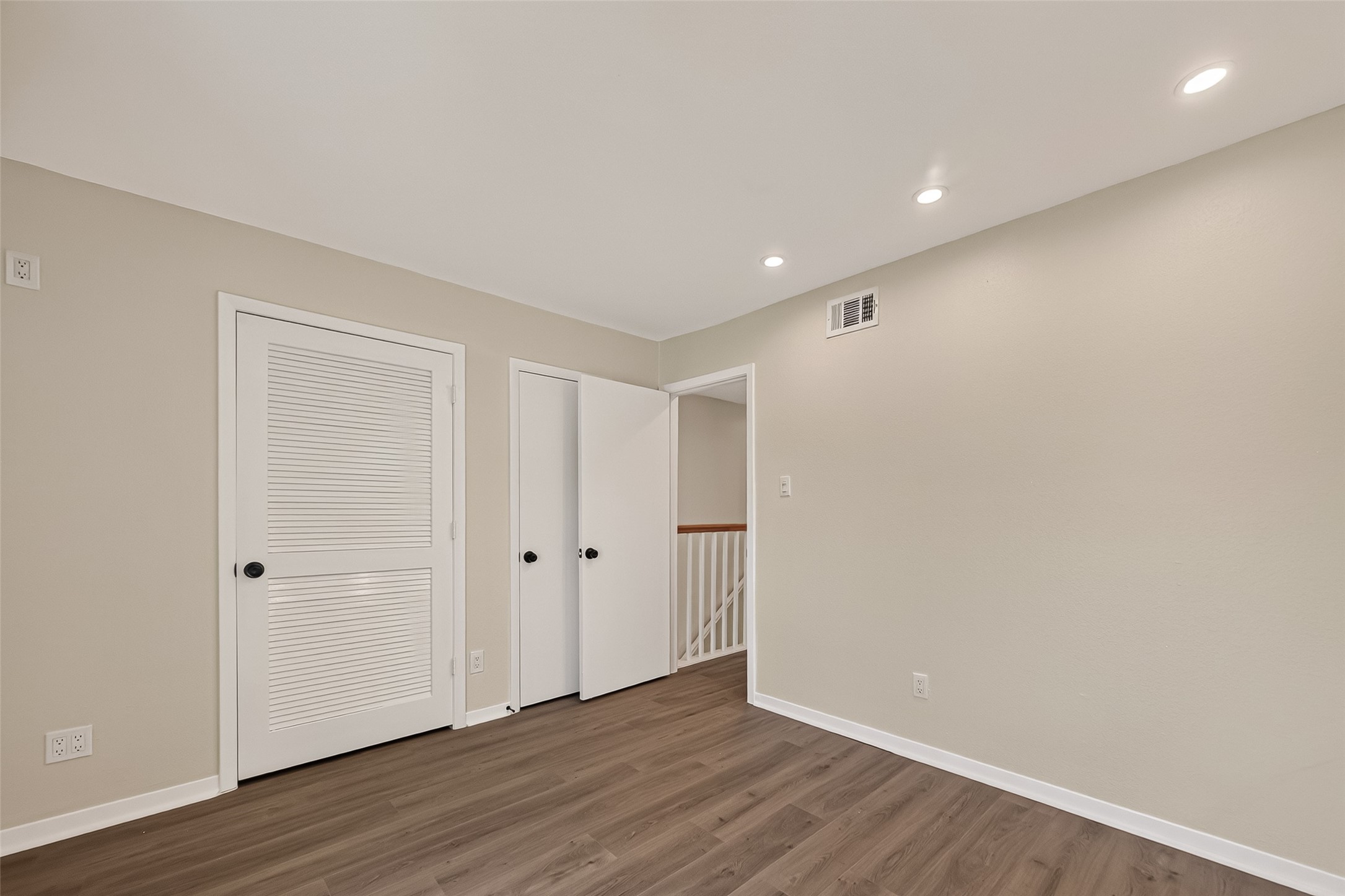 5056 Glenmont Drive Property Photo 18